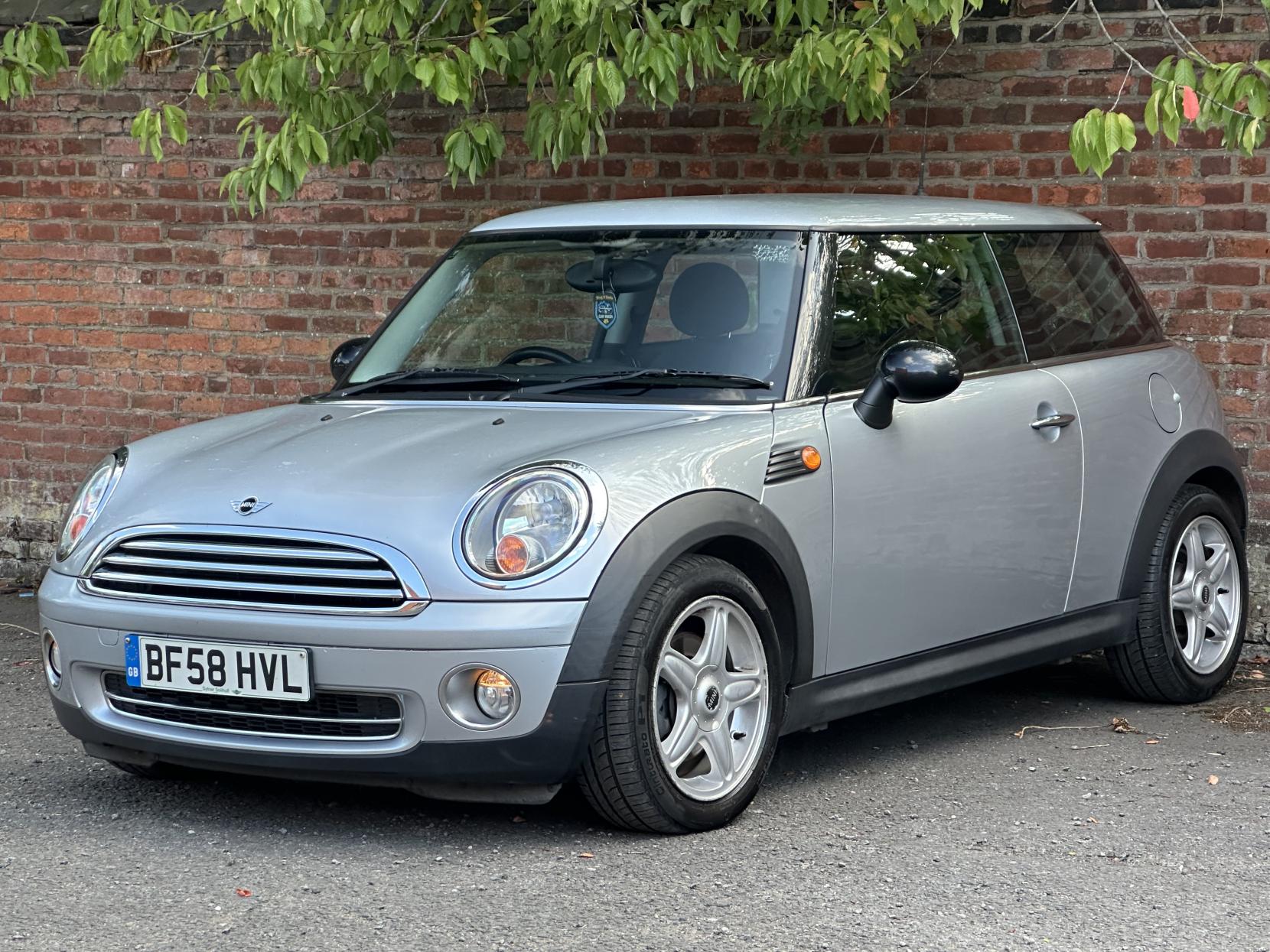 MINI Hatch 1.4 One Hatchback 3dr Petrol Steptronic Euro 4 (95 ps)