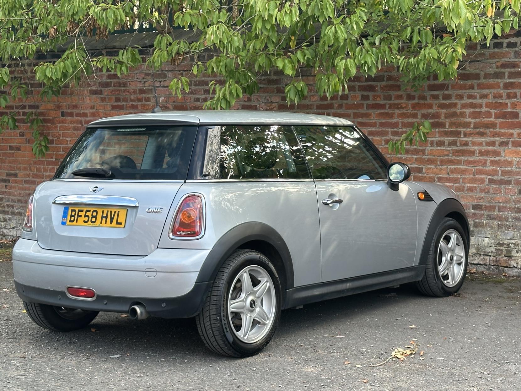 MINI Hatch 1.4 One Hatchback 3dr Petrol Steptronic Euro 4 (95 ps)