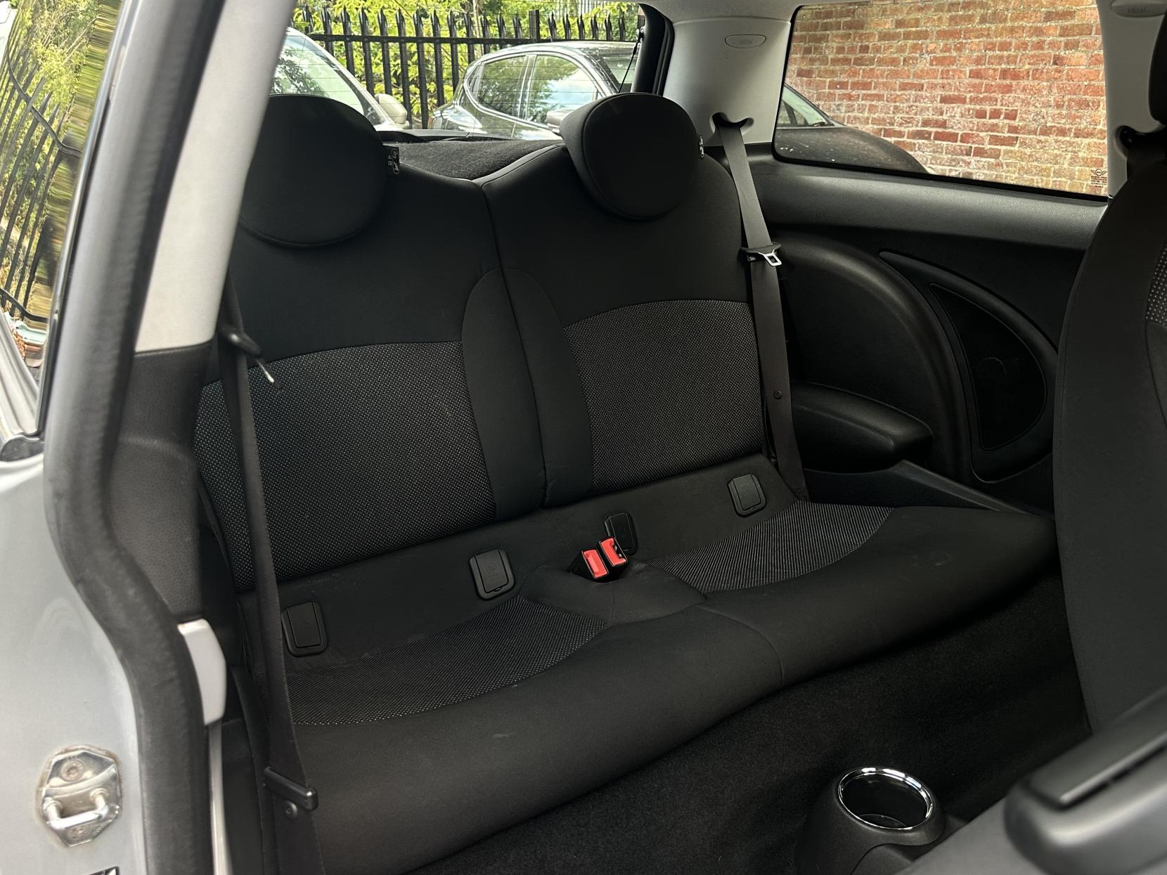 MINI Hatch 1.4 One Hatchback 3dr Petrol Steptronic Euro 4 (95 ps)