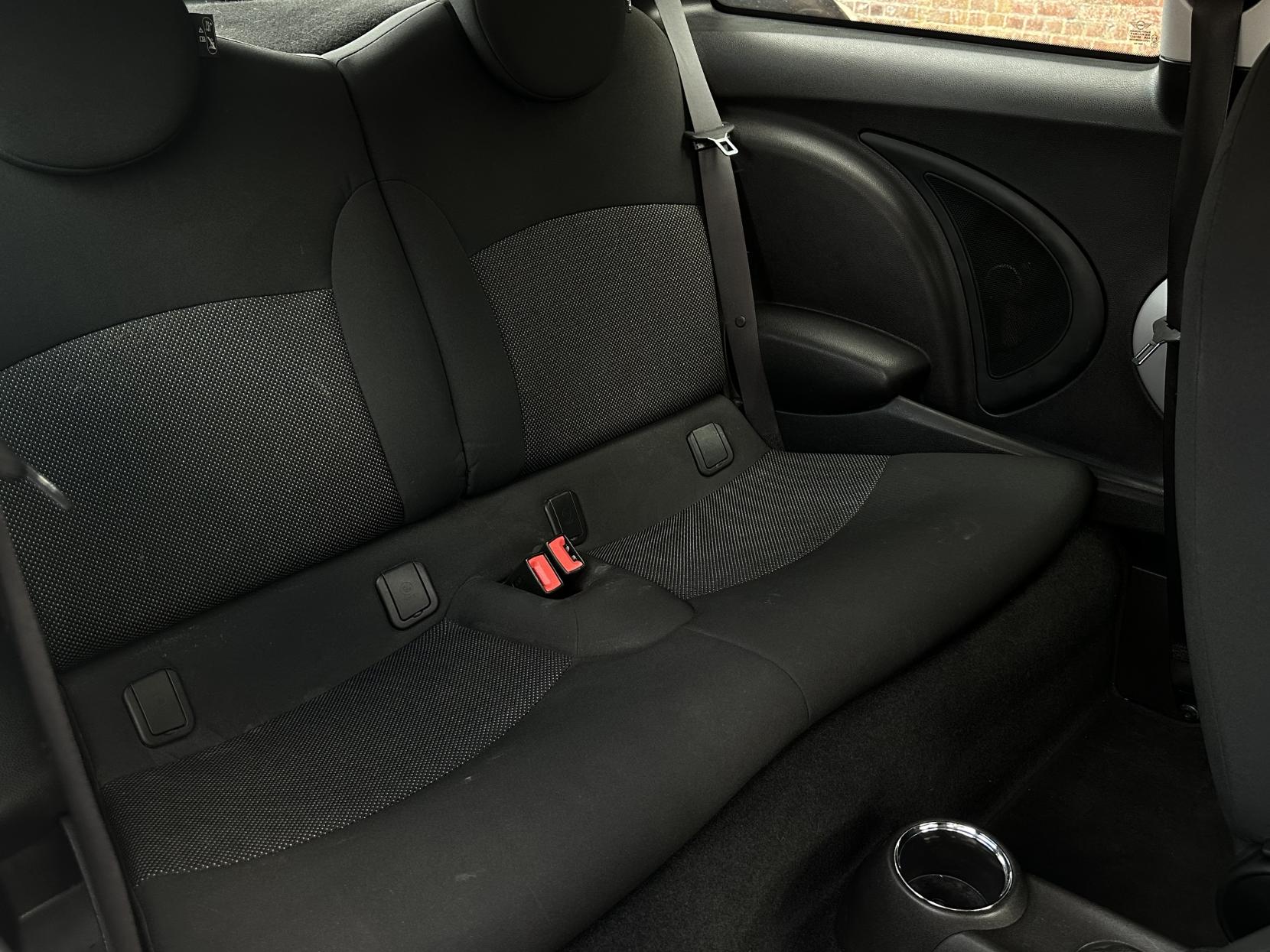MINI Hatch 1.4 One Hatchback 3dr Petrol Steptronic Euro 4 (95 ps)
