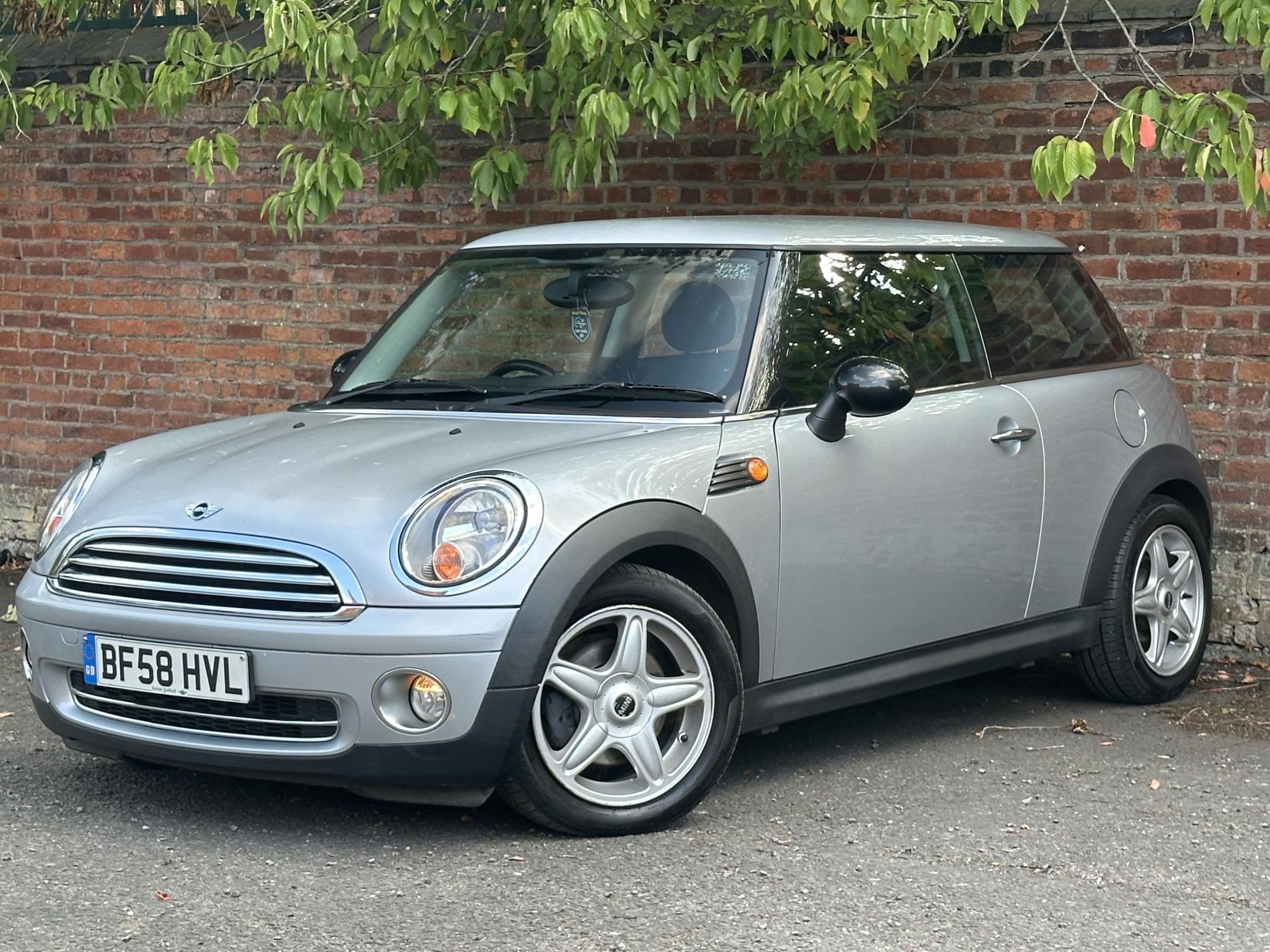 MINI Hatch 1.4 One Hatchback 3dr Petrol Steptronic Euro 4 (95 ps)