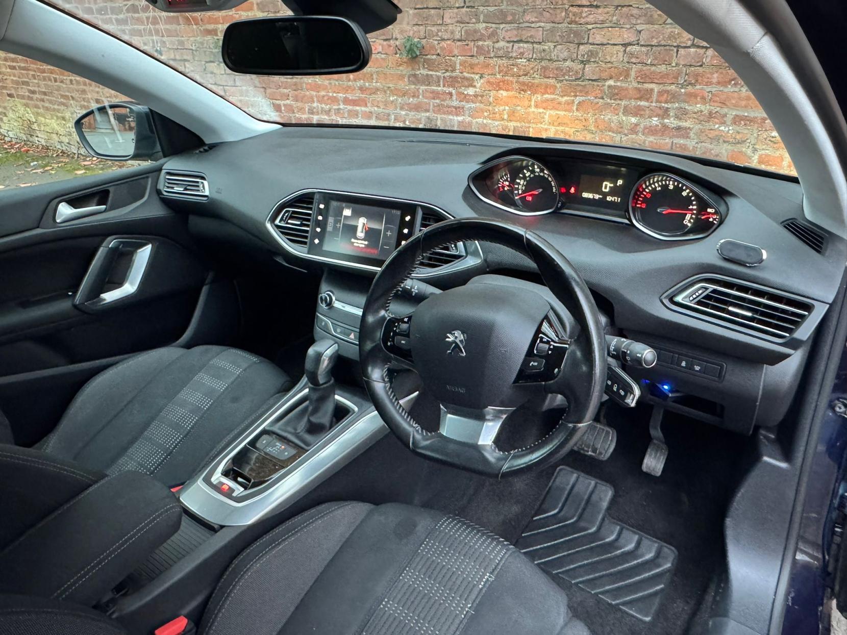 Peugeot 308 2.0 BlueHDi Allure Hatchback 5dr Diesel Auto Euro 6 (s/s) (150 ps)