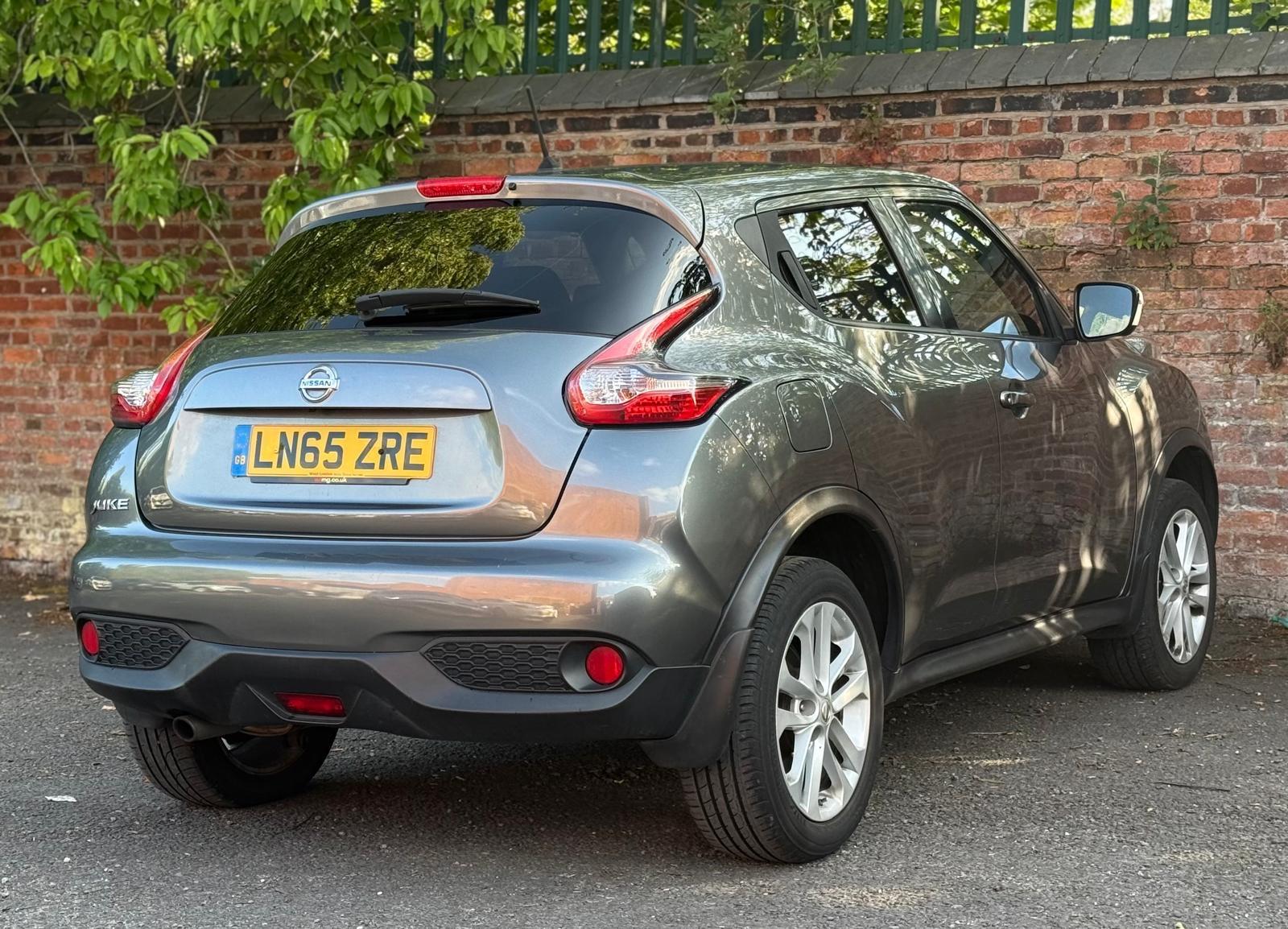 Nissan Juke 1.6 Acenta Premium SUV 5dr Petrol XTRON Euro 5 (117 ps)