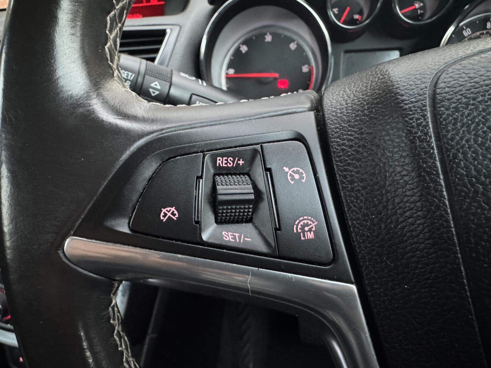 Vauxhall Mokka 1.7 CDTi Exclusiv SUV 5dr Diesel Auto 2WD Euro 5 (130 ps)