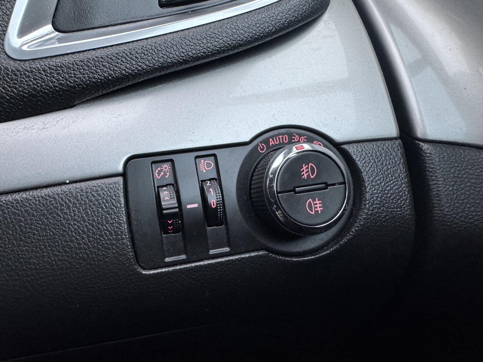 Vauxhall Mokka 1.7 CDTi Exclusiv SUV 5dr Diesel Auto 2WD Euro 5 (130 ps)