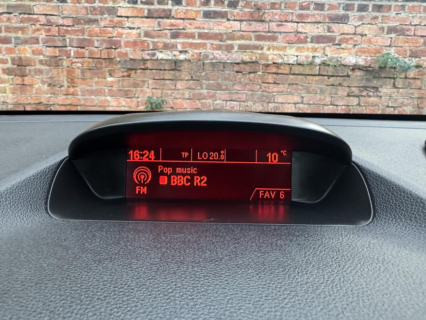 Vauxhall Mokka 1.7 CDTi Exclusiv SUV 5dr Diesel Auto 2WD Euro 5 (130 ps)