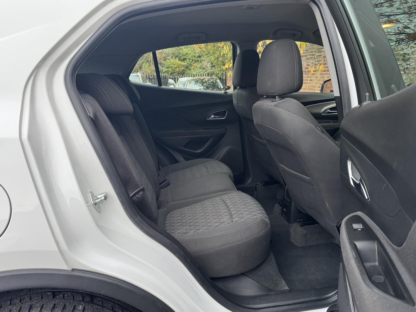 Vauxhall Mokka 1.7 CDTi Exclusiv SUV 5dr Diesel Auto 2WD Euro 5 (130 ps)