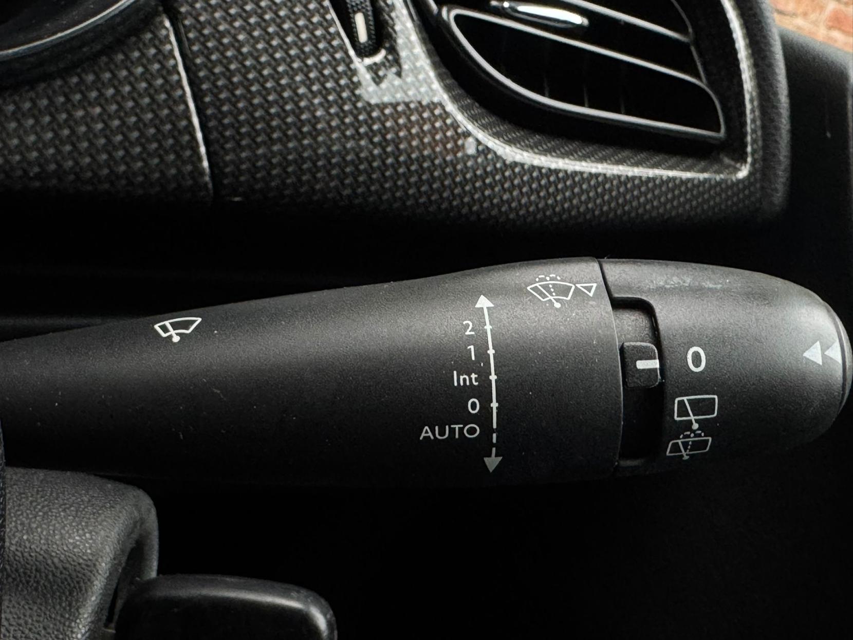 DS AUTOMOBILES DS 3 1.2 PureTech Elegance Hatchback 3dr Petrol EAT6 Euro 6 (s/s) (110 ps)