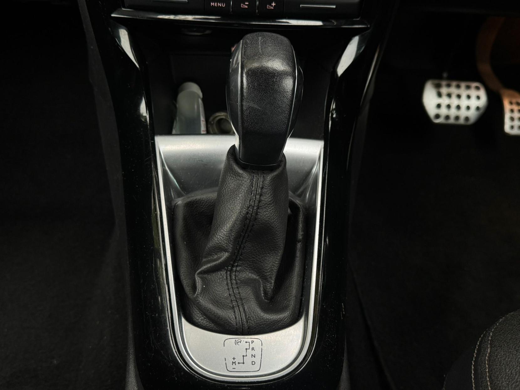 DS AUTOMOBILES DS 3 1.2 PureTech Elegance Hatchback 3dr Petrol EAT6 Euro 6 (s/s) (110 ps)