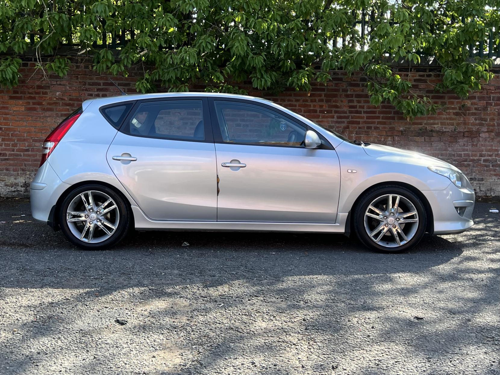 Hyundai i30 1.6 CRDi Premium Hatchback 5dr Diesel Auto Euro 4 (115 ps)
