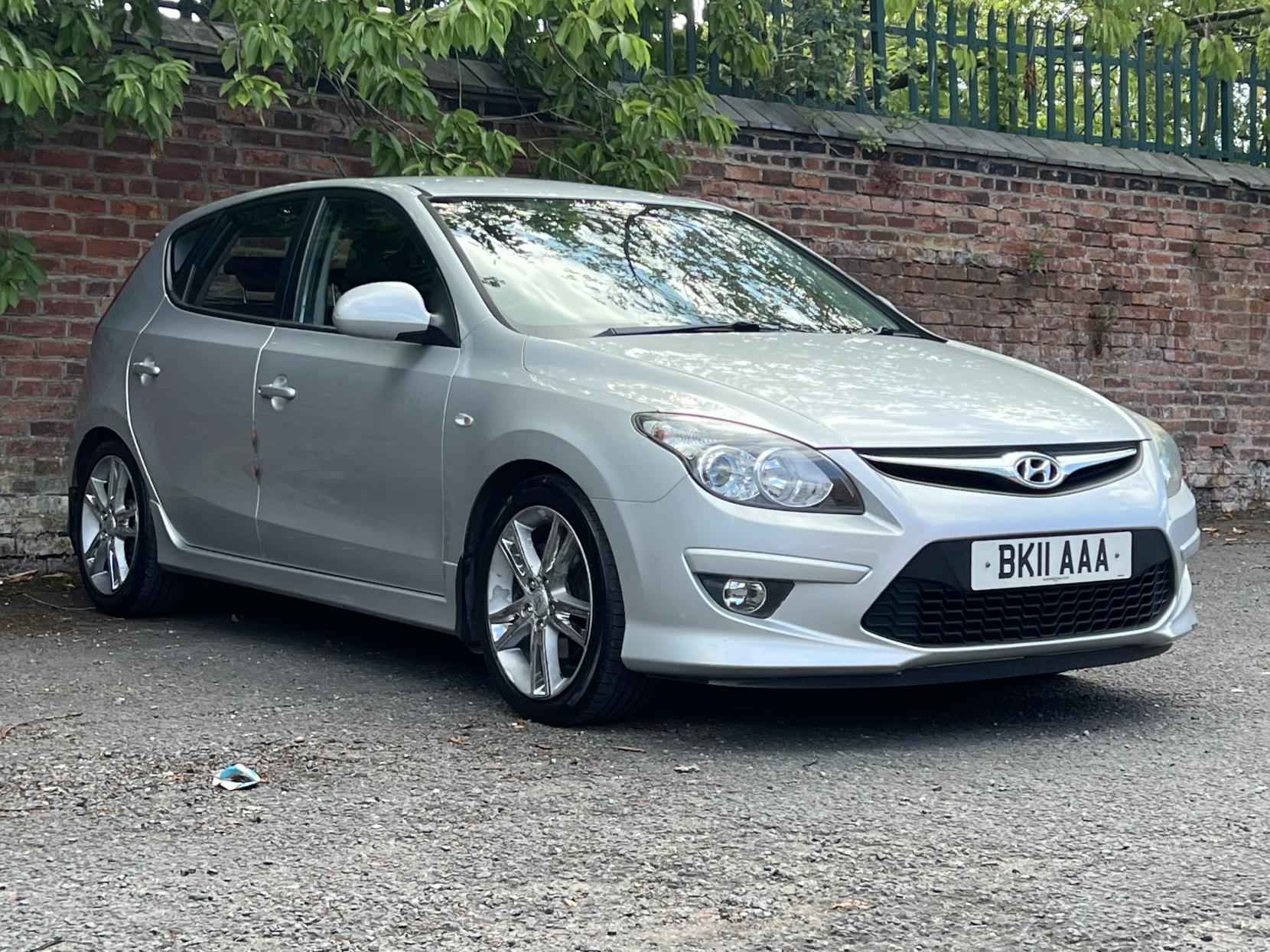 Hyundai i30 1.6 CRDi Premium Hatchback 5dr Diesel Auto Euro 4 (115 ps)