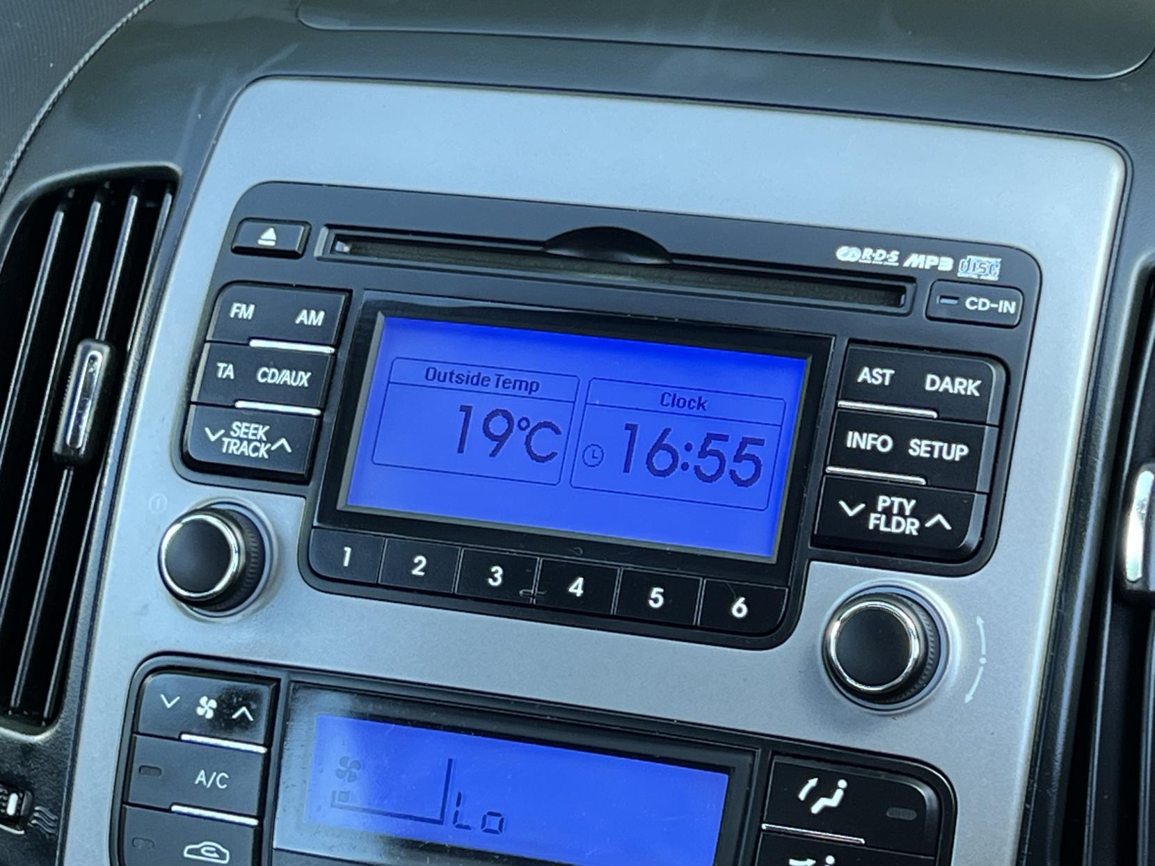 Hyundai i30 1.6 CRDi Premium Hatchback 5dr Diesel Auto Euro 4 (115 ps)