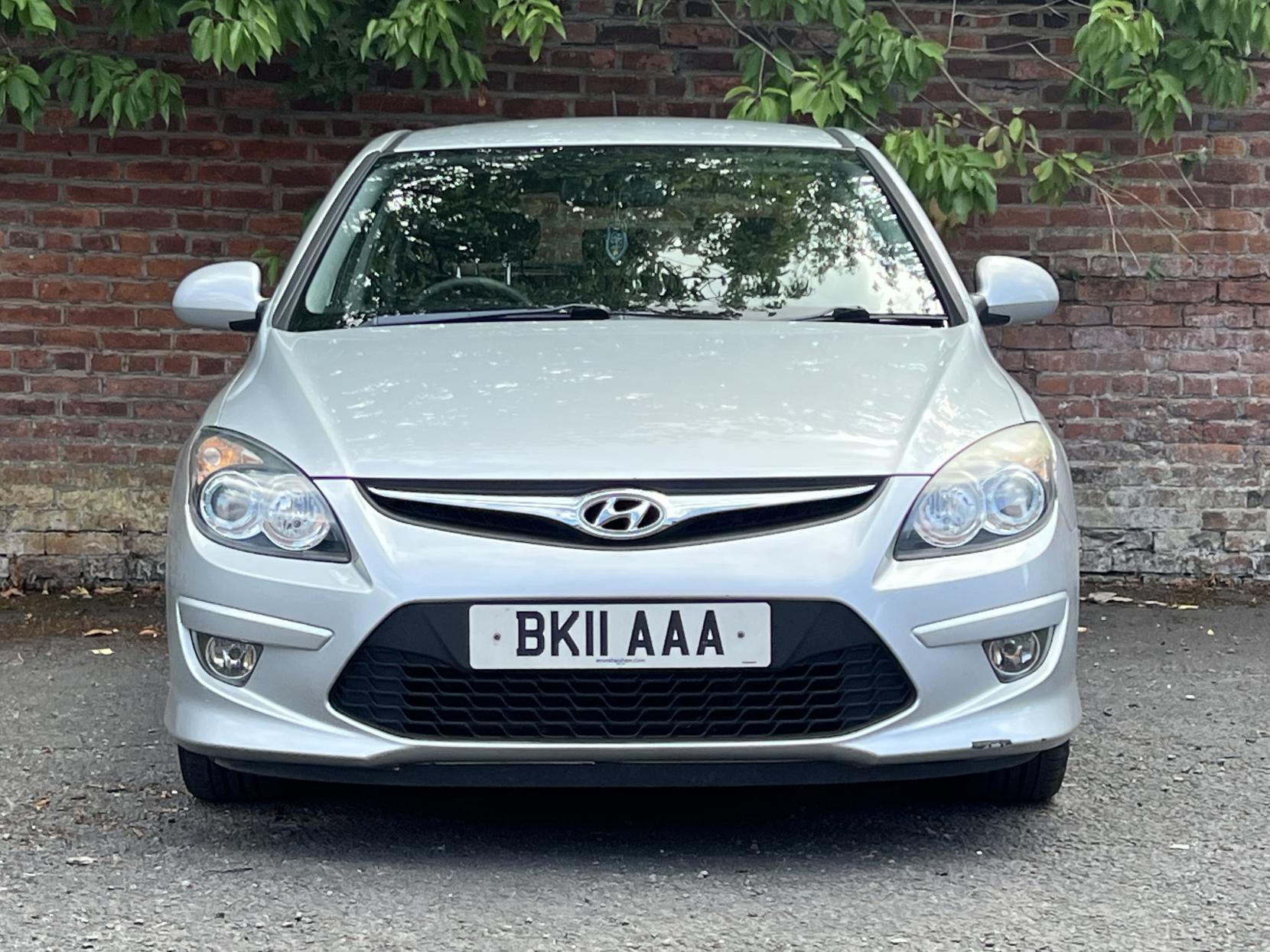 Hyundai i30 1.6 CRDi Premium Hatchback 5dr Diesel Auto Euro 4 (115 ps)