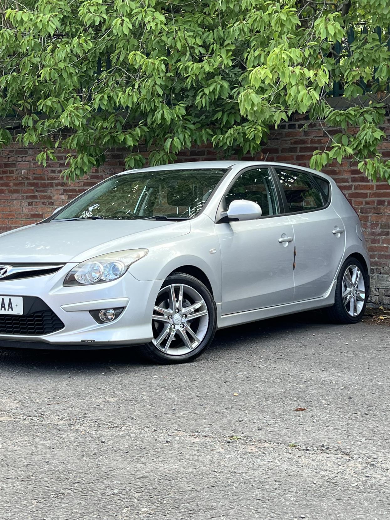 Hyundai i30 1.6 CRDi Premium Hatchback 5dr Diesel Auto Euro 4 (115 ps)