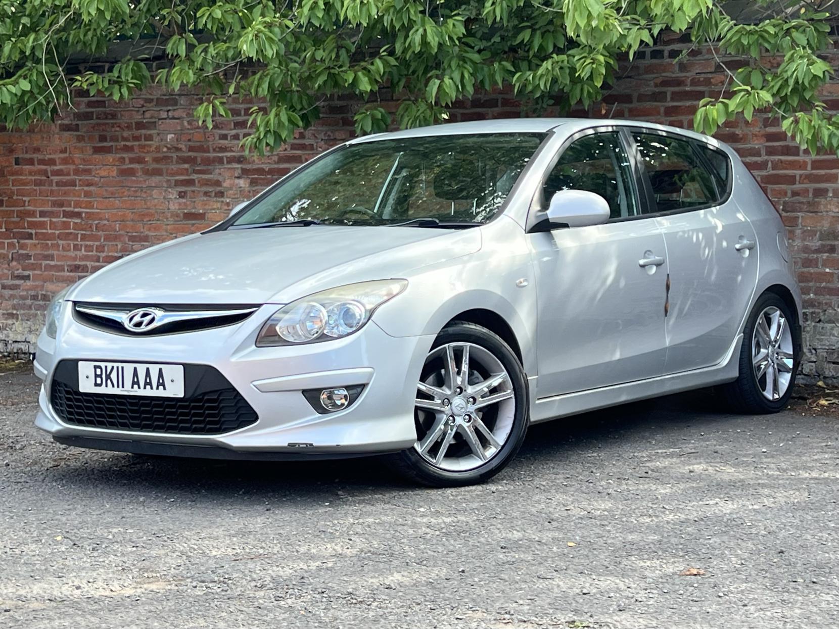 Hyundai i30 1.6 CRDi Premium Hatchback 5dr Diesel Auto Euro 4 (115 ps)
