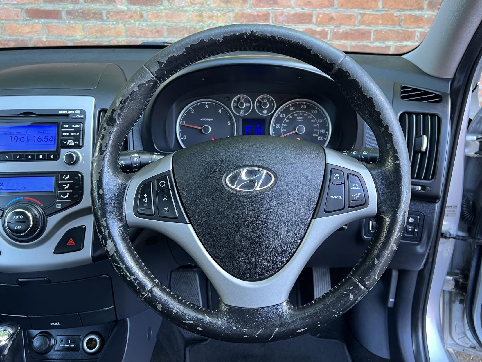 Hyundai i30 1.6 CRDi Premium Hatchback 5dr Diesel Auto Euro 4 (115 ps)