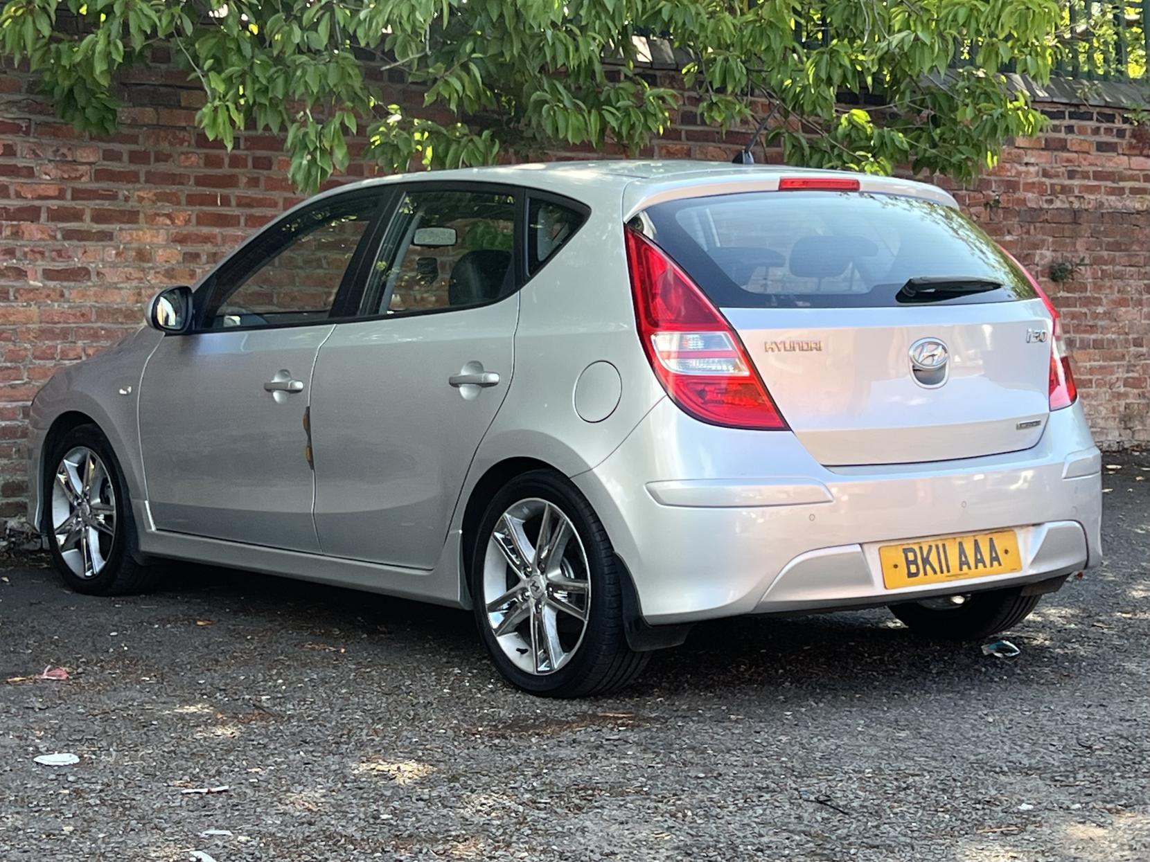 Hyundai i30 1.6 CRDi Premium Hatchback 5dr Diesel Auto Euro 4 (115 ps)