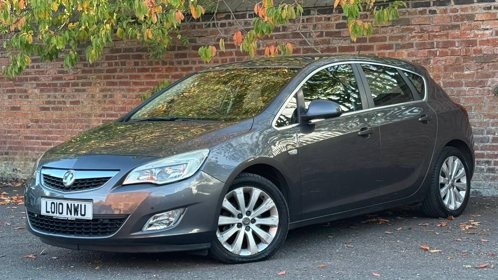 Vauxhall Astra 1.6 16v Elite Hatchback 5dr Petrol Auto Euro 5 (115 ps)