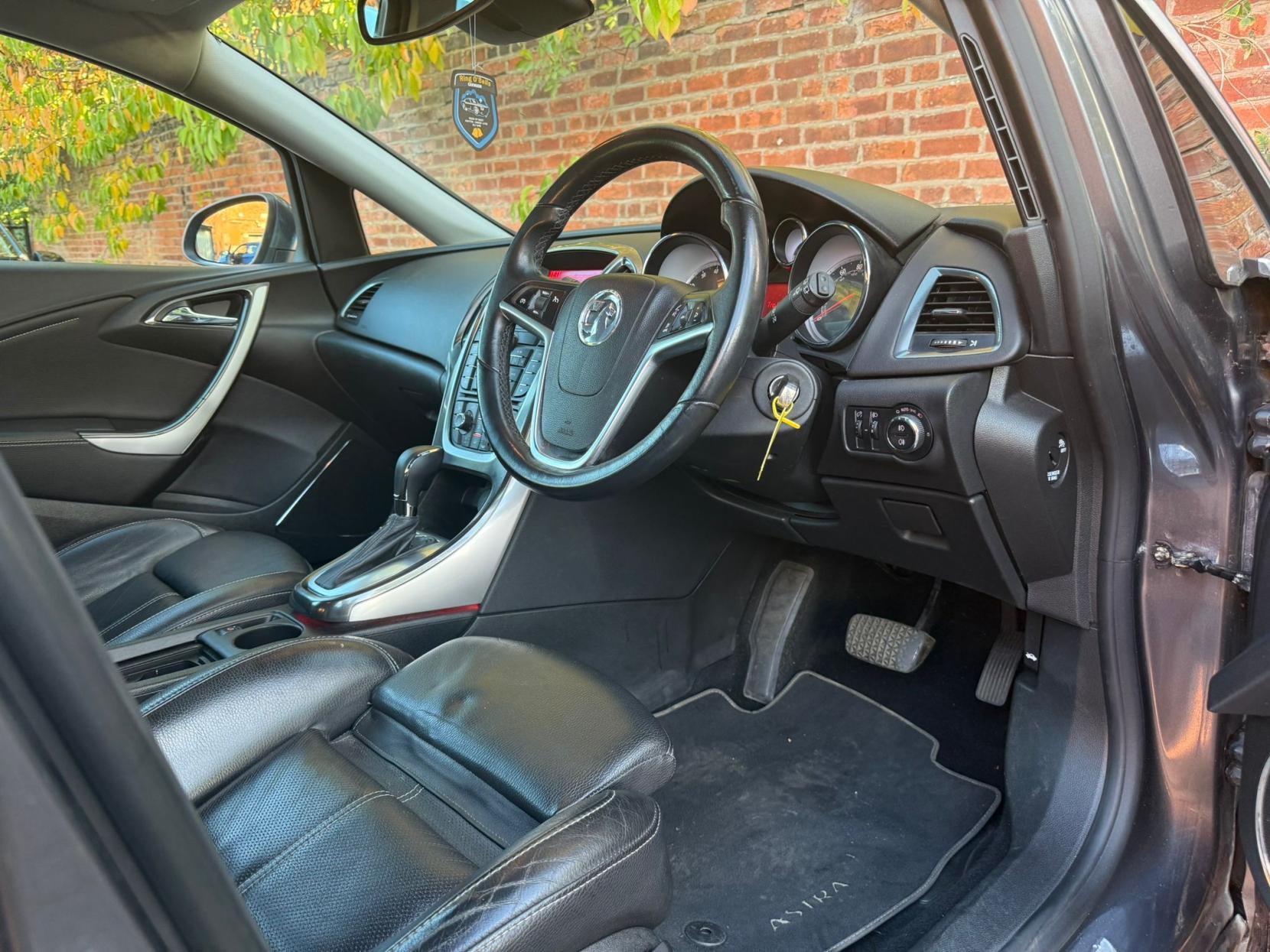 Vauxhall Astra 1.6 16v Elite Hatchback 5dr Petrol Auto Euro 5 (115 ps)