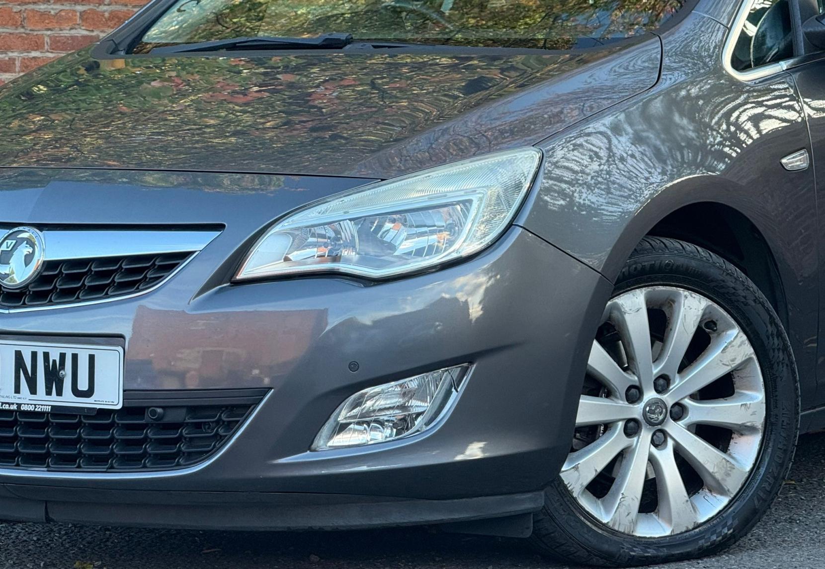Vauxhall Astra 1.6 16v Elite Hatchback 5dr Petrol Auto Euro 5 (115 ps)