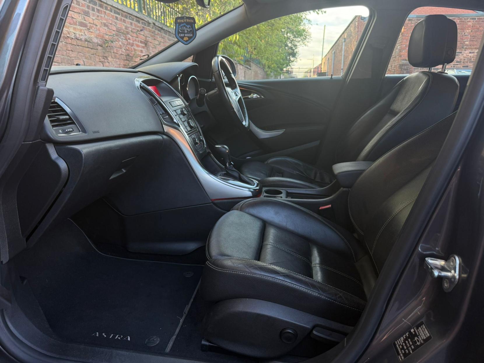 Vauxhall Astra 1.6 16v Elite Hatchback 5dr Petrol Auto Euro 5 (115 ps)