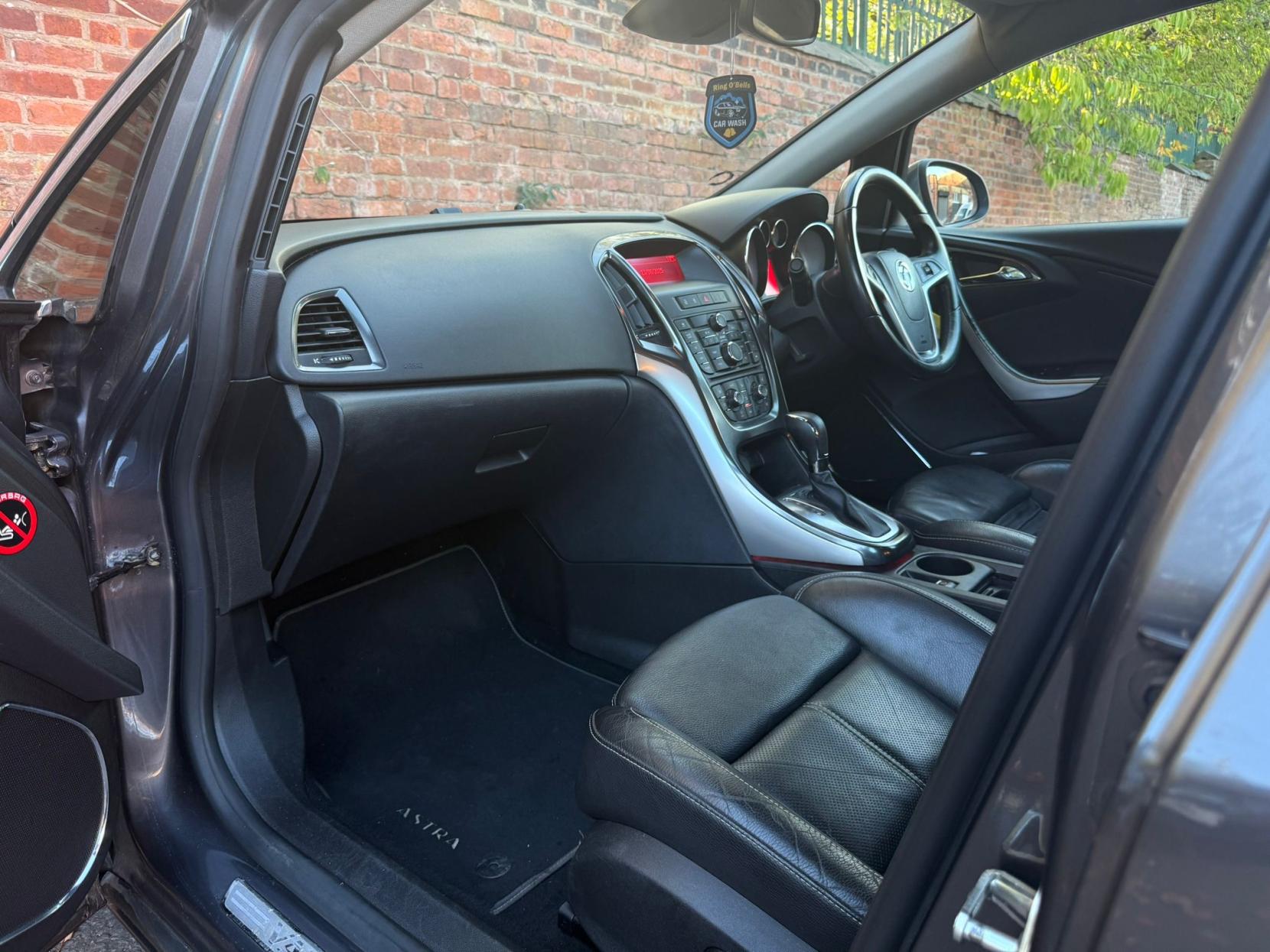 Vauxhall Astra 1.6 16v Elite Hatchback 5dr Petrol Auto Euro 5 (115 ps)