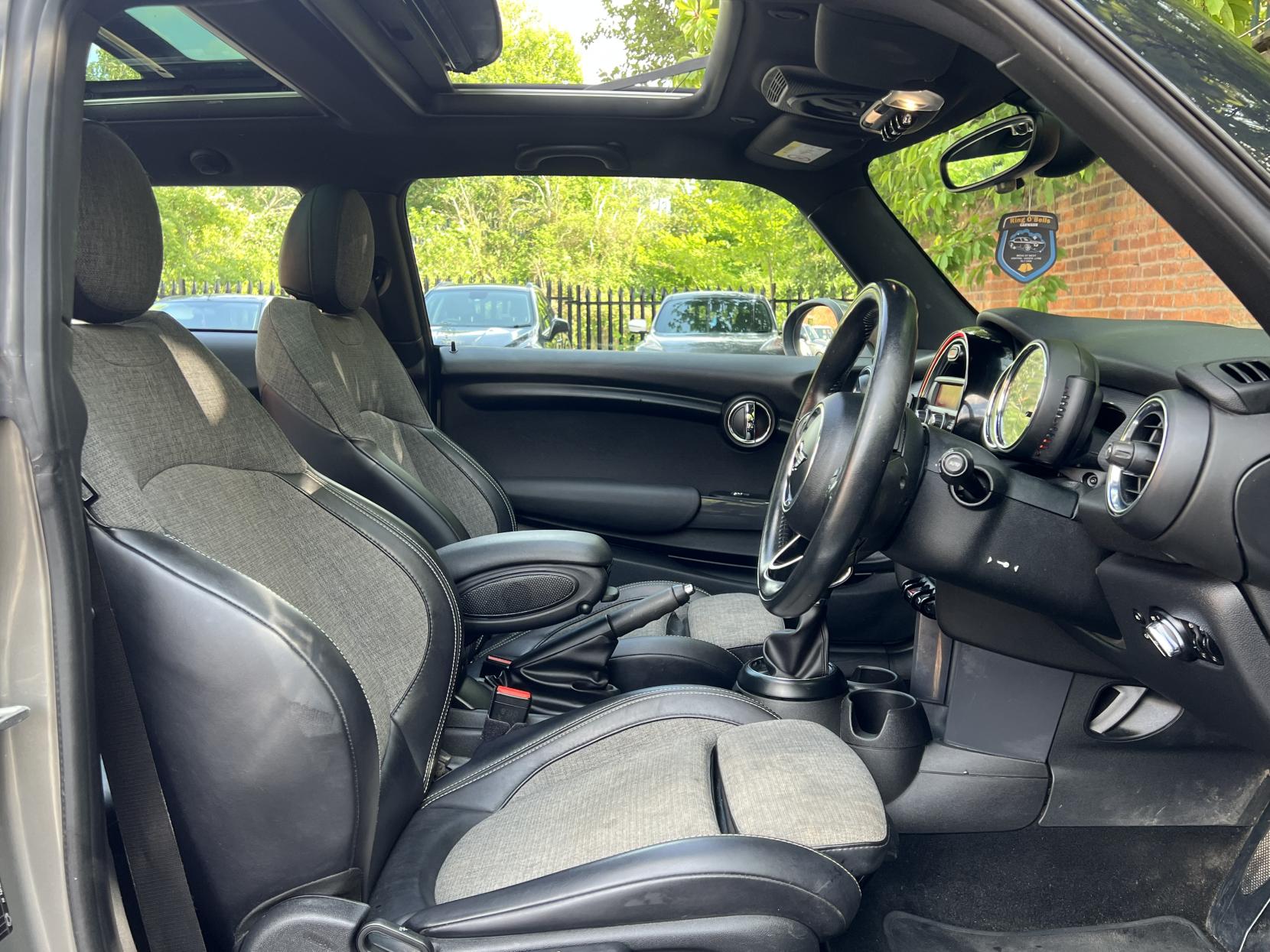 MINI Hatch 1.2 One Hatchback 3dr Petrol Auto Euro 6 (s/s) (102 ps)