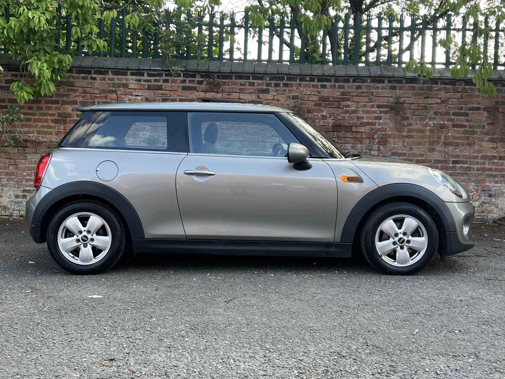 MINI Hatch 1.2 One Hatchback 3dr Petrol Auto Euro 6 (s/s) (102 ps)