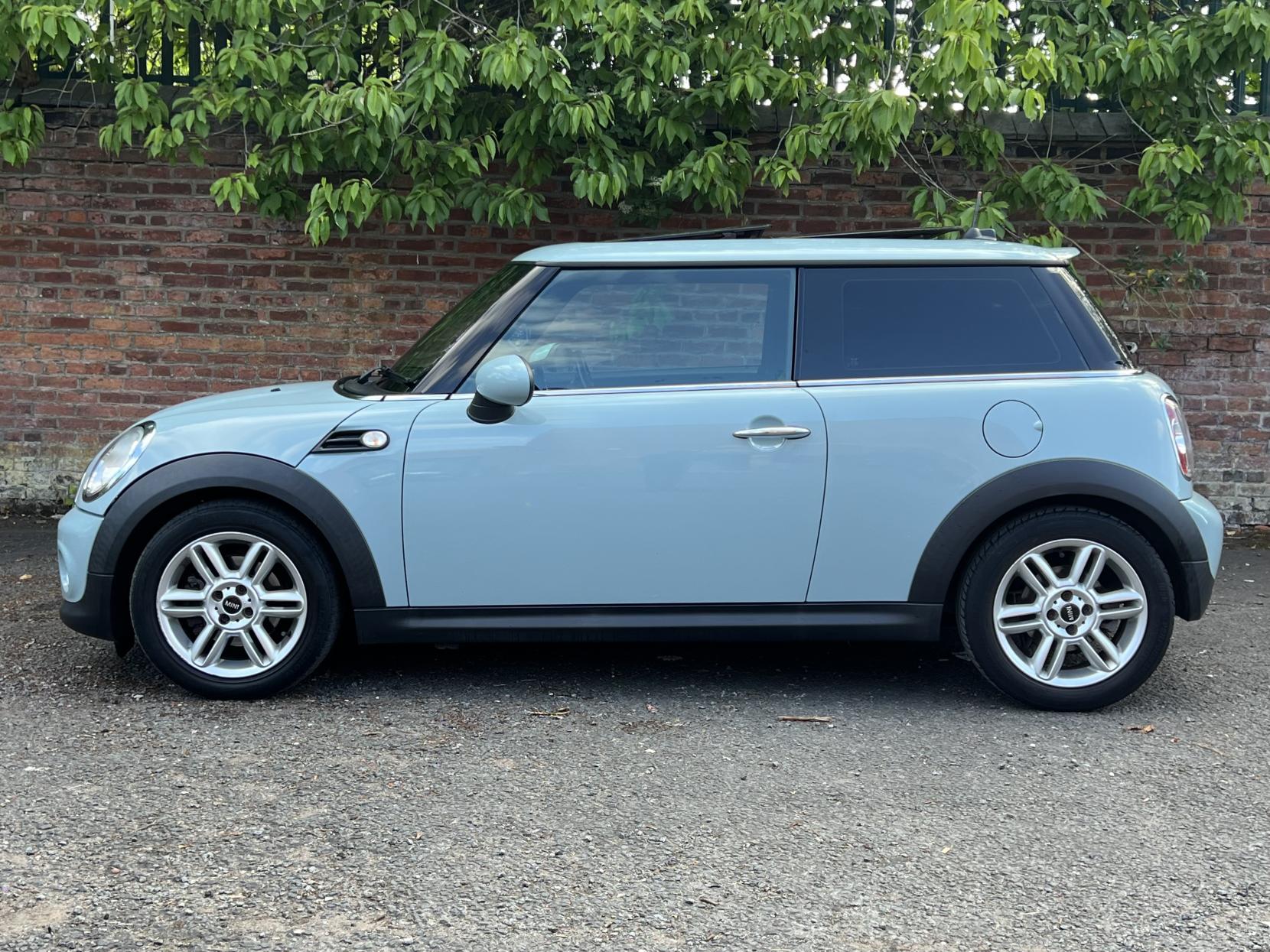 MINI Hatch 1.6 Cooper Hatchback 3dr Petrol Auto Euro 5 (122 ps)