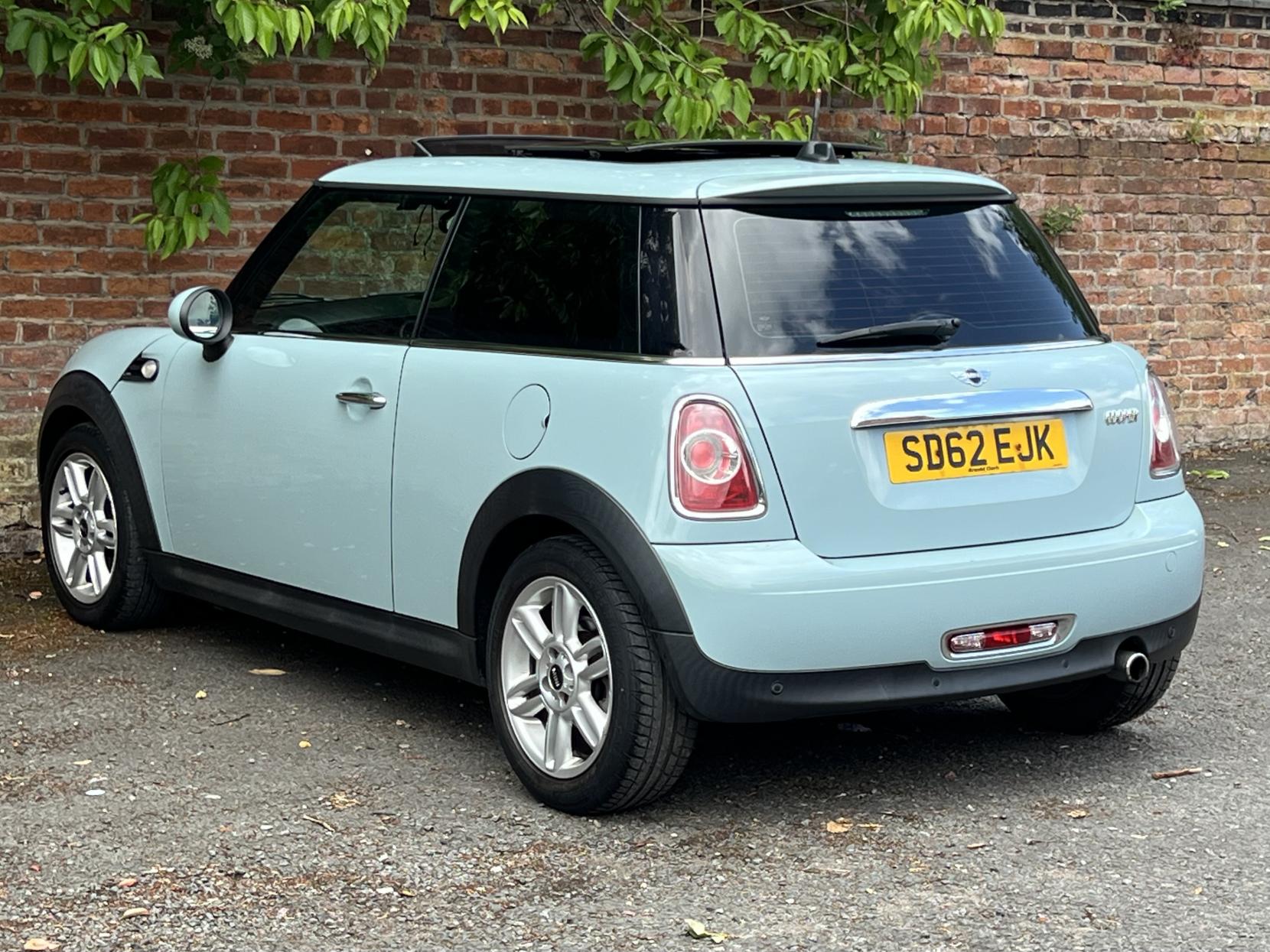 MINI Hatch 1.6 Cooper Hatchback 3dr Petrol Auto Euro 5 (122 ps)