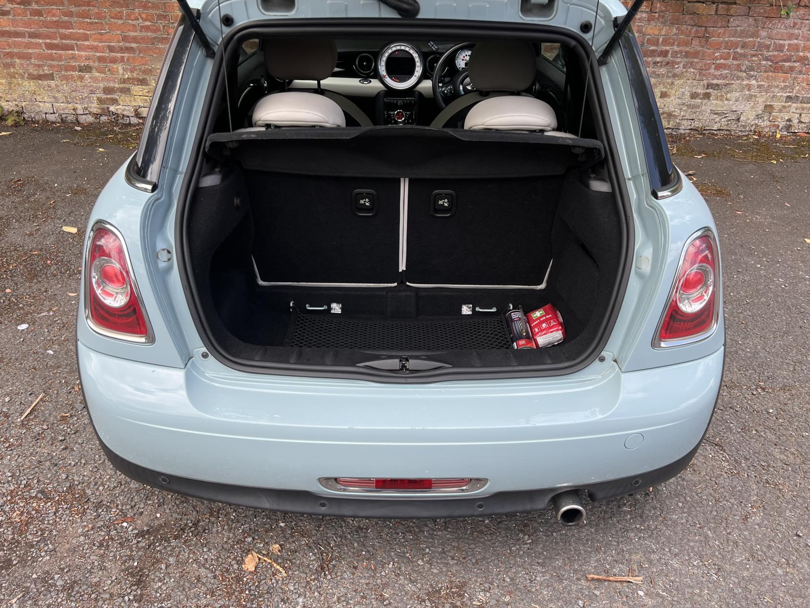 MINI Hatch 1.6 Cooper Hatchback 3dr Petrol Auto Euro 5 (122 ps)