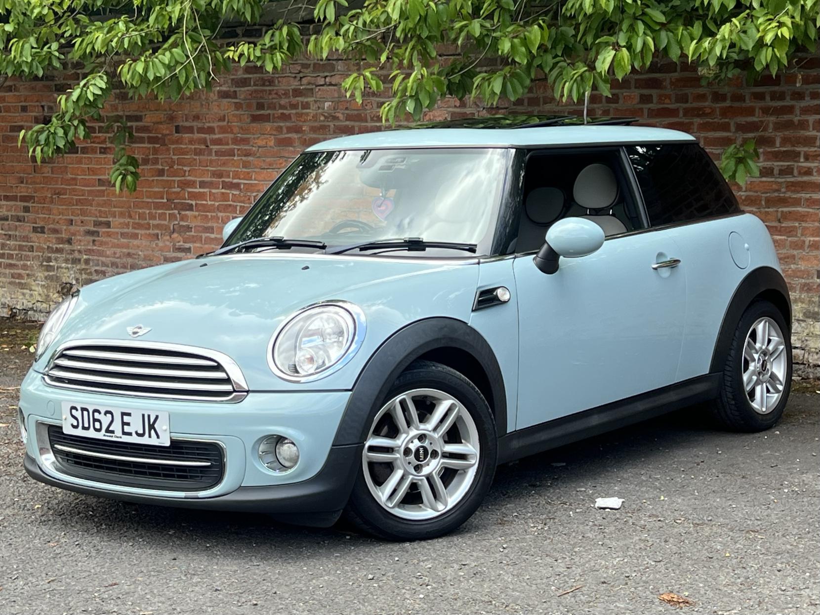 MINI Hatch 1.6 Cooper Hatchback 3dr Petrol Auto Euro 5 (122 ps)