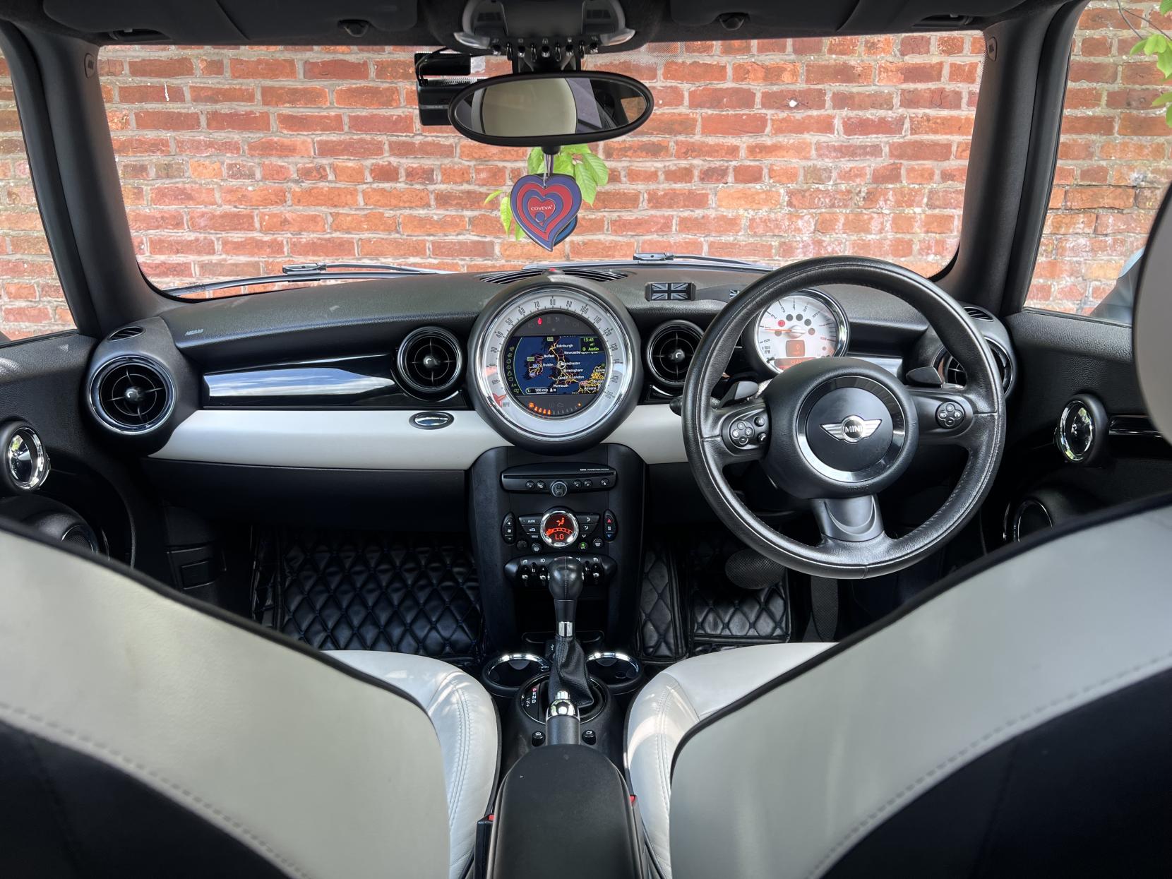 MINI Hatch 1.6 Cooper Hatchback 3dr Petrol Auto Euro 5 (122 ps)