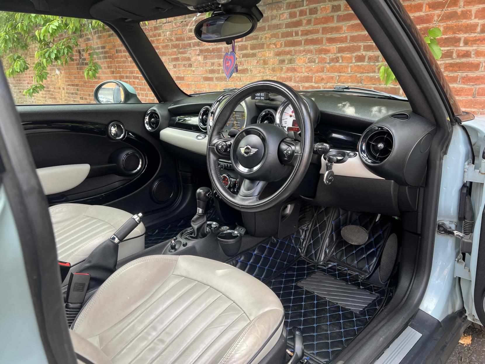 MINI Hatch 1.6 Cooper Hatchback 3dr Petrol Auto Euro 5 (122 ps)