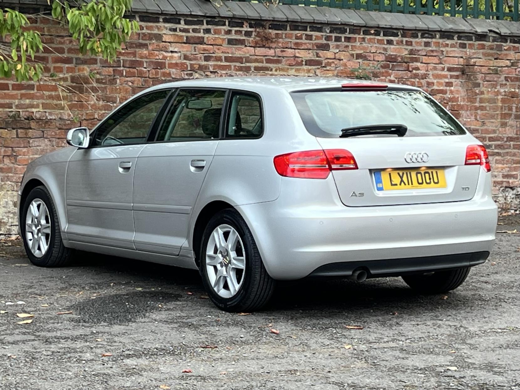Audi A3 1.6 TDI SE Sportback 5dr Diesel S Tronic Euro 5 (s/s) (105 ps)