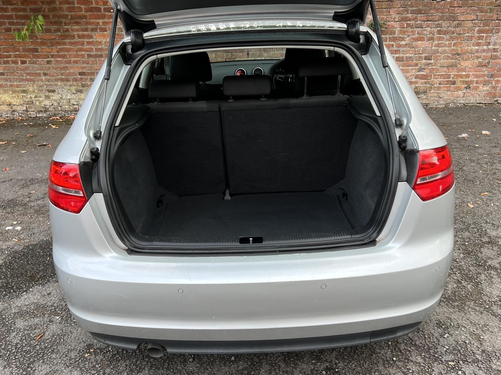 Audi A3 1.6 TDI SE Sportback 5dr Diesel S Tronic Euro 5 (s/s) (105 ps)