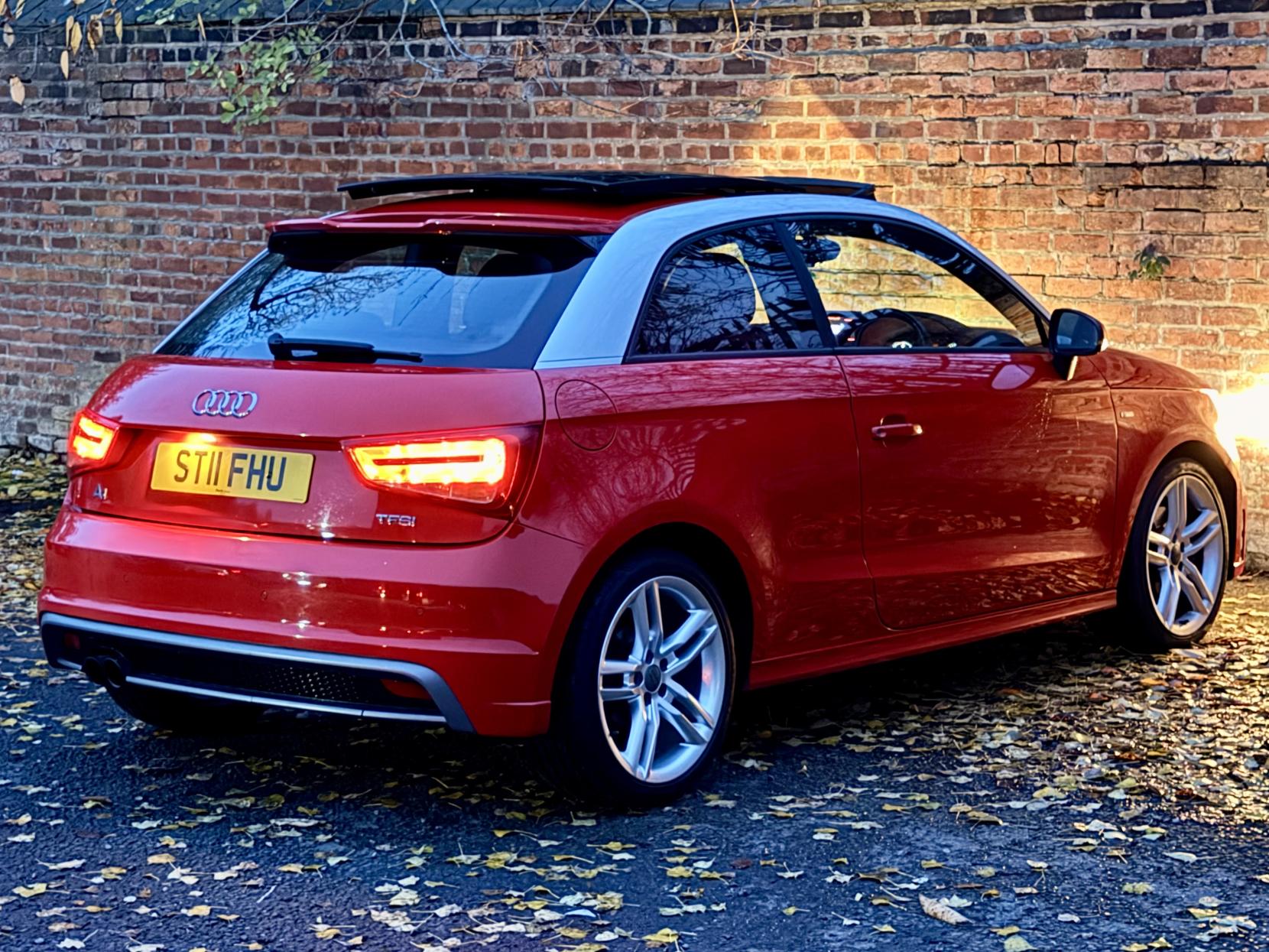 Audi A1 1.4 TFSI S line Hatchback 3dr Petrol S Tronic Euro 5 (s/s) (122 ps)