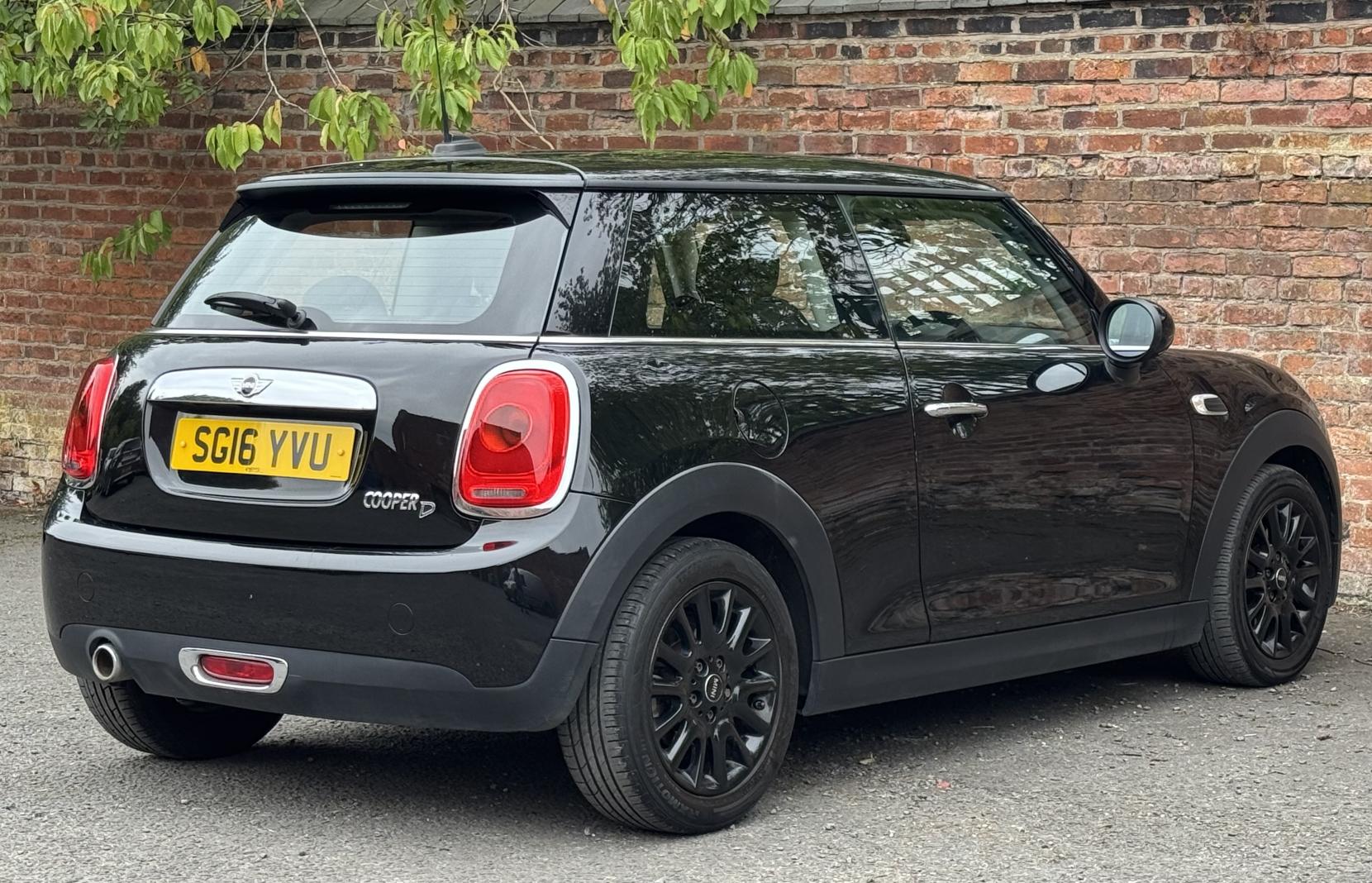 MINI Hatch 1.5 Cooper D Hatchback 3dr Diesel Manual Euro 6 (s/s) (116 ps)