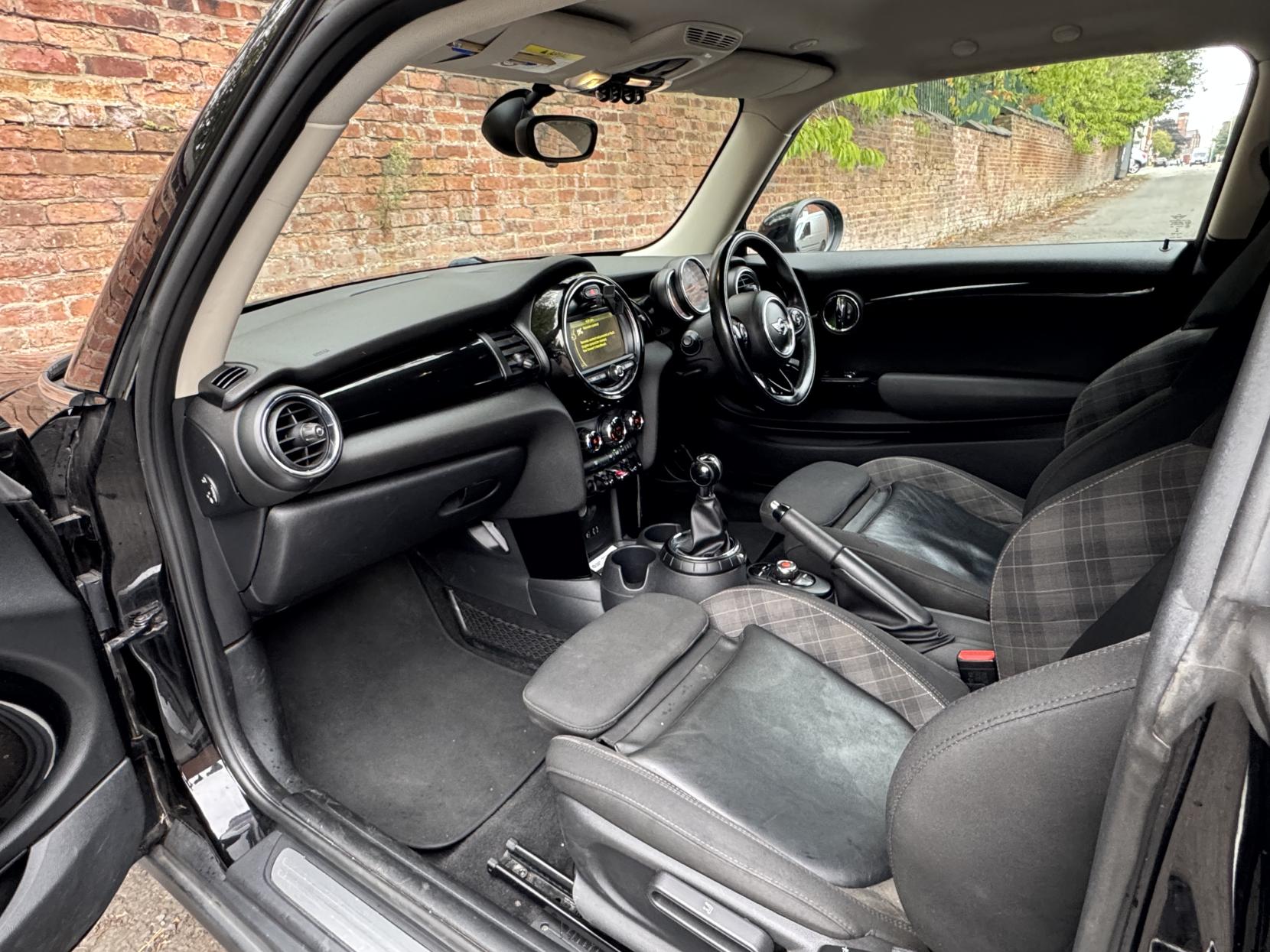 MINI Hatch 1.5 Cooper D Hatchback 3dr Diesel Manual Euro 6 (s/s) (116 ps)