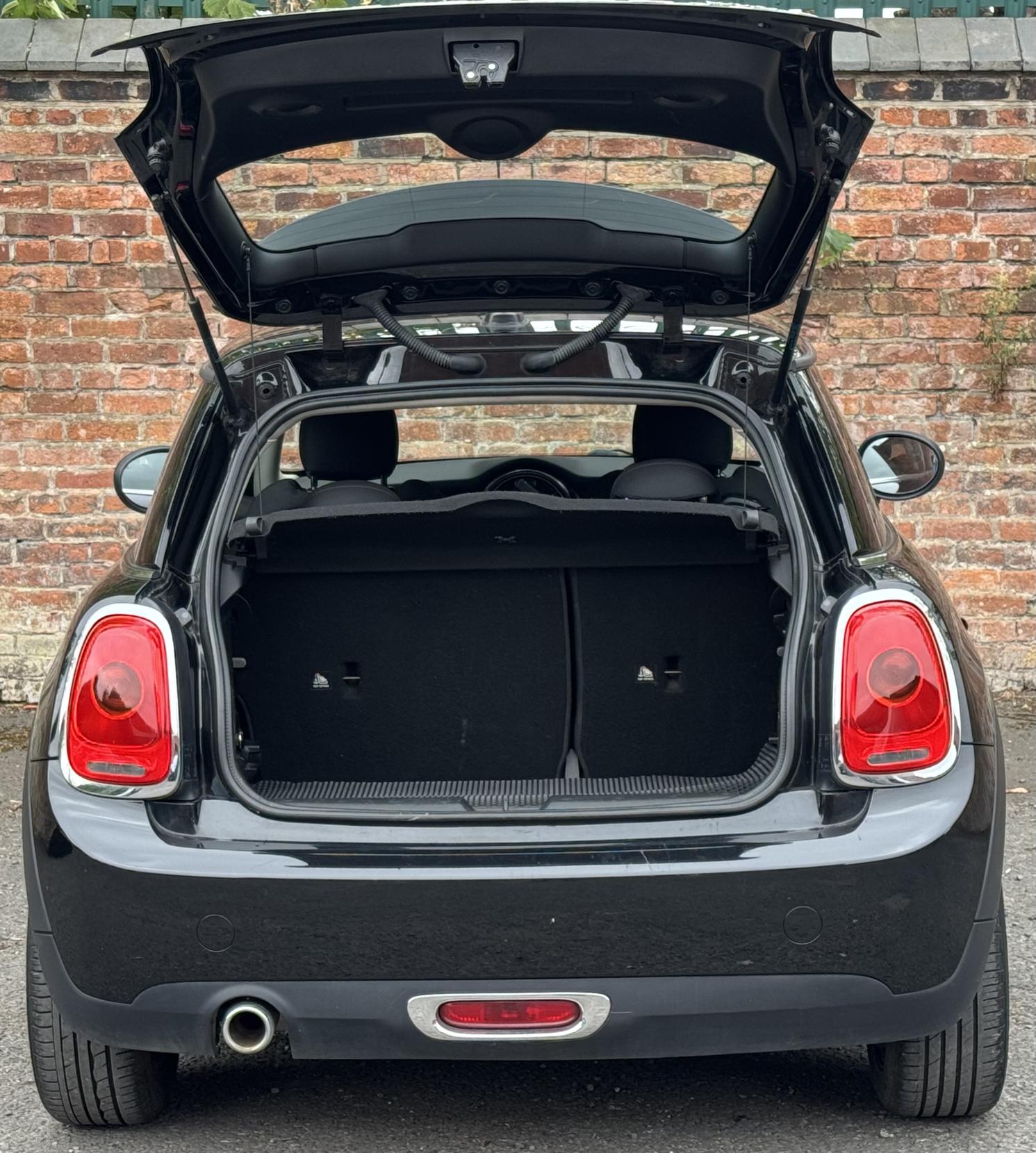 MINI Hatch 1.5 Cooper D Hatchback 3dr Diesel Manual Euro 6 (s/s) (116 ps)
