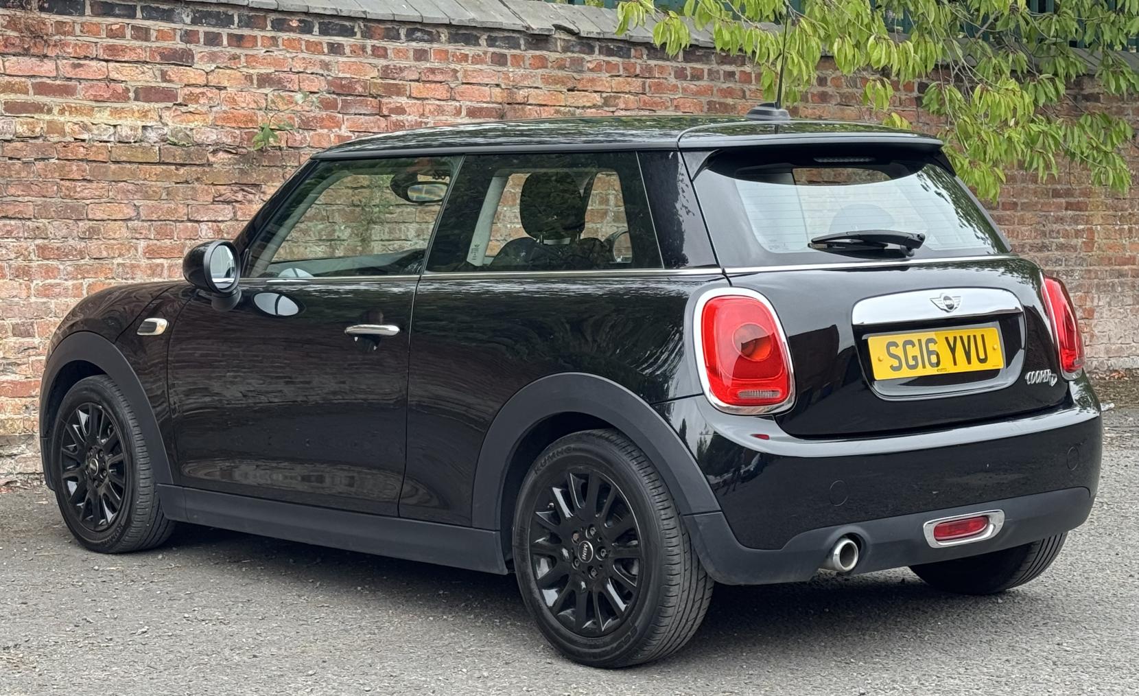 MINI Hatch 1.5 Cooper D Hatchback 3dr Diesel Manual Euro 6 (s/s) (116 ps)
