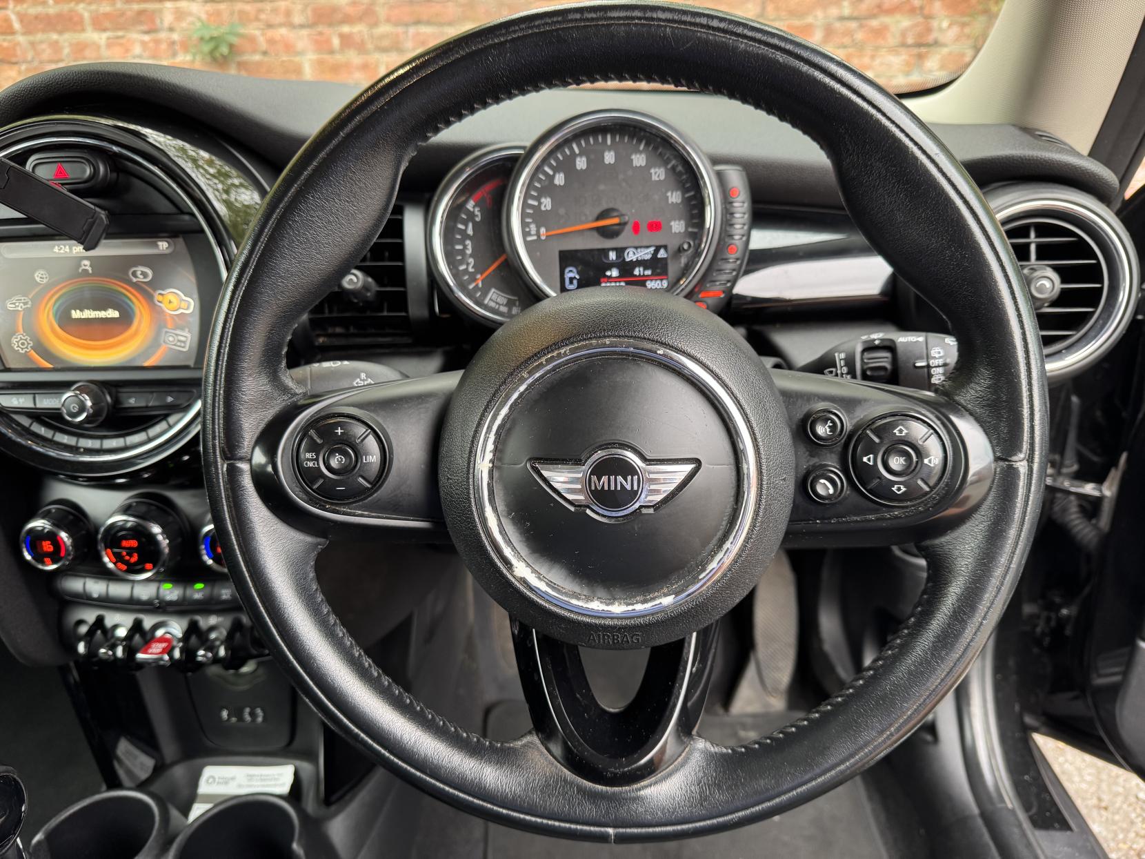 MINI Hatch 1.5 Cooper D Hatchback 3dr Diesel Manual Euro 6 (s/s) (116 ps)