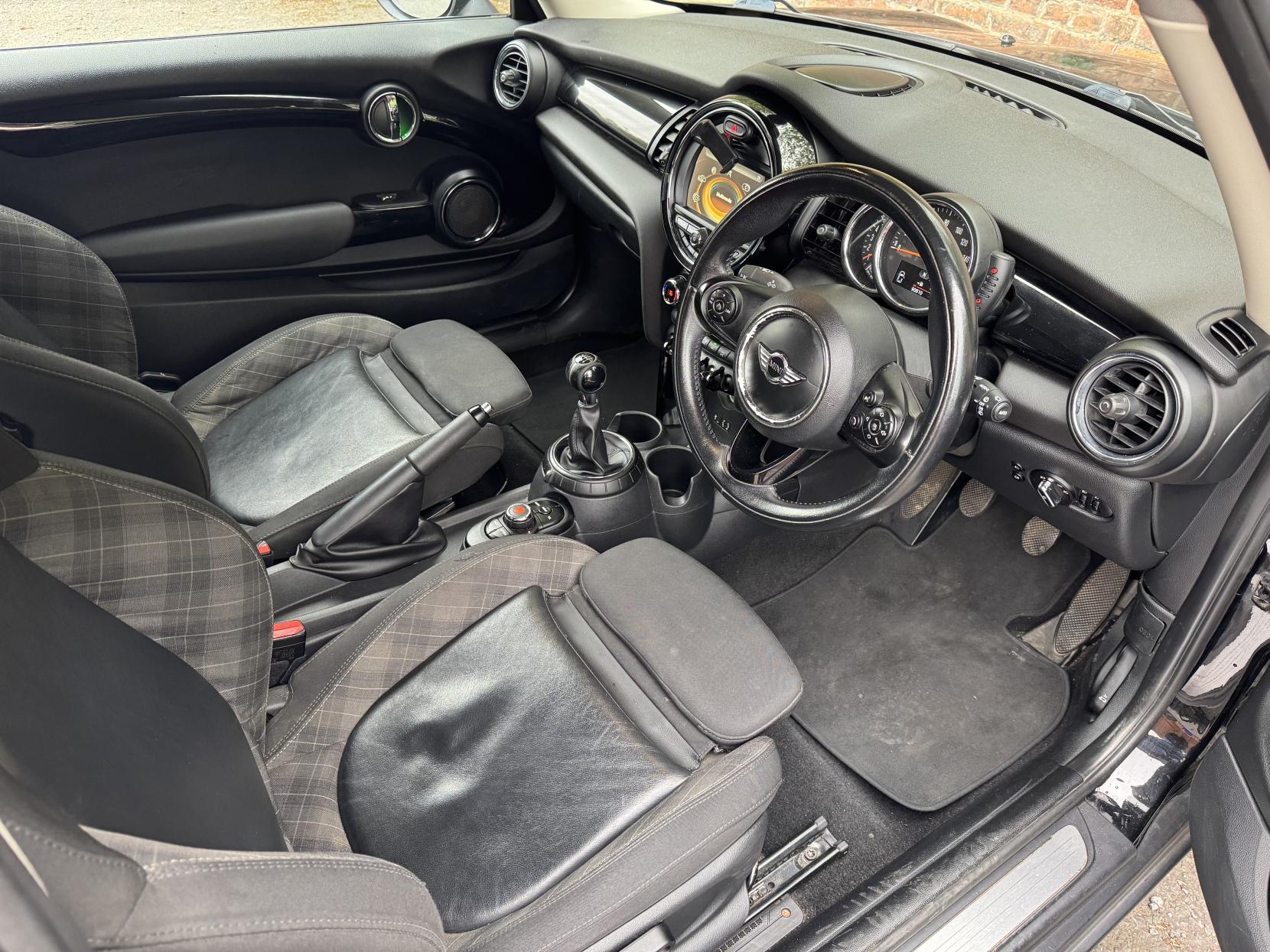 MINI Hatch 1.5 Cooper D Hatchback 3dr Diesel Manual Euro 6 (s/s) (116 ps)