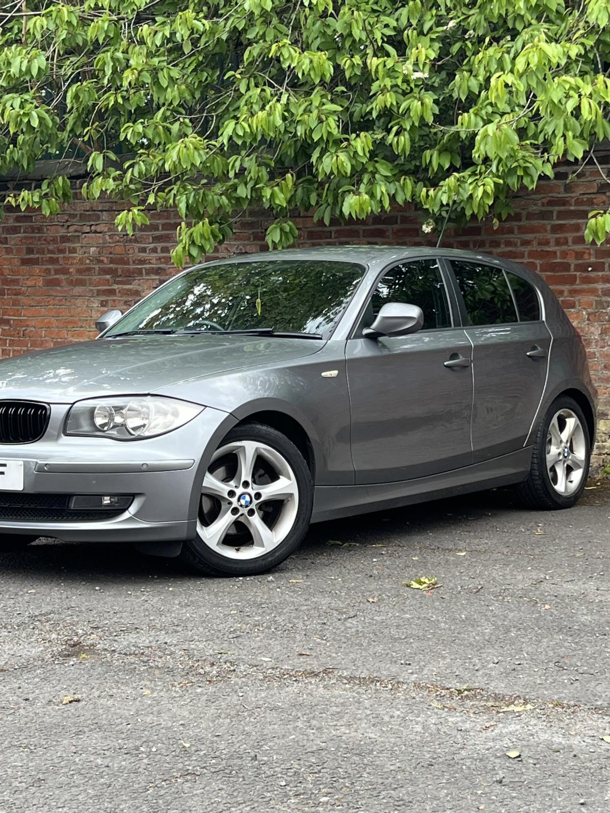 BMW 1 Series 2.0 118d SE Hatchback 5dr Diesel Steptronic Euro 5 (143 ps)