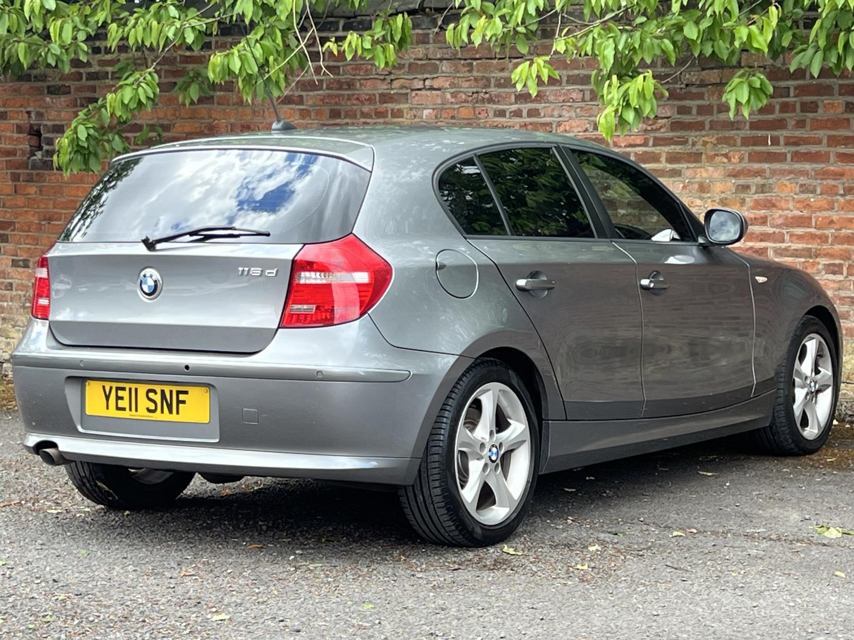BMW 1 Series 2.0 118d SE Hatchback 5dr Diesel Steptronic Euro 5 (143 ps)