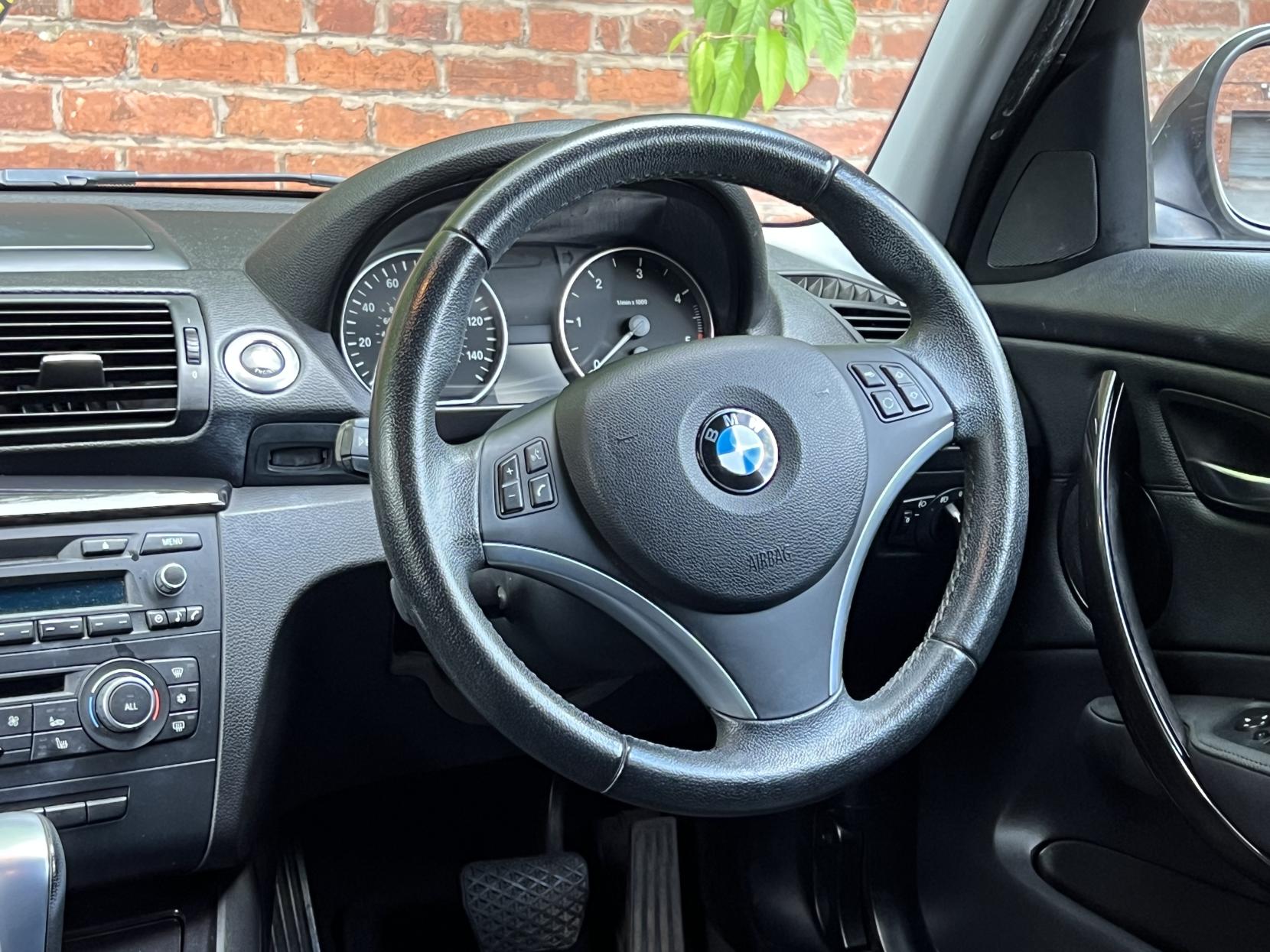 BMW 1 Series 2.0 118d SE Hatchback 5dr Diesel Steptronic Euro 5 (143 ps)