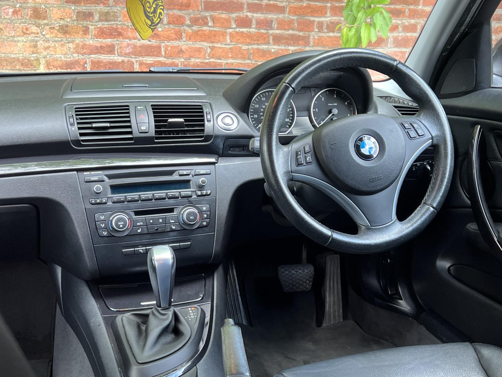 BMW 1 Series 2.0 118d SE Hatchback 5dr Diesel Steptronic Euro 5 (143 ps)