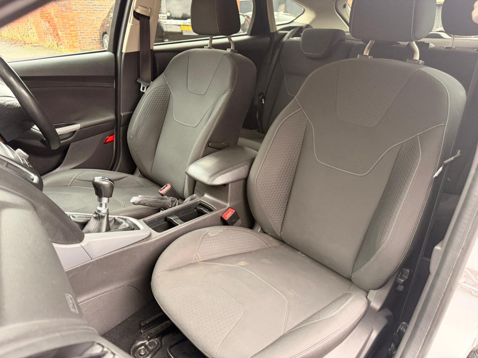 Ford Focus 1.0T EcoBoost Zetec Hatchback 5dr Petrol Manual Euro 6 (s/s) (125 ps)