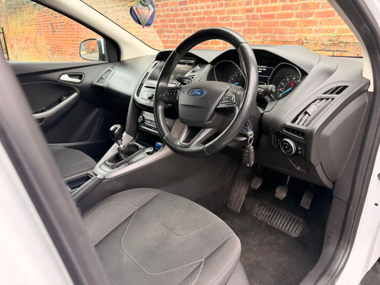 Ford Focus 1.0T EcoBoost Zetec Hatchback 5dr Petrol Manual Euro 6 (s/s) (125 ps)