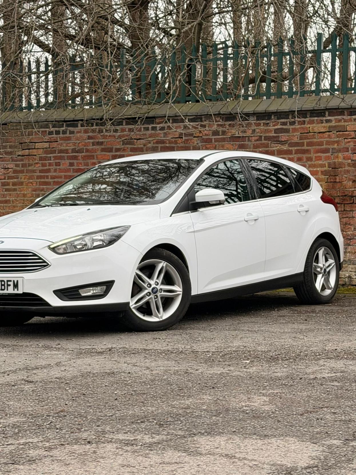 Ford Focus 1.0T EcoBoost Zetec Hatchback 5dr Petrol Manual Euro 6 (s/s) (125 ps)